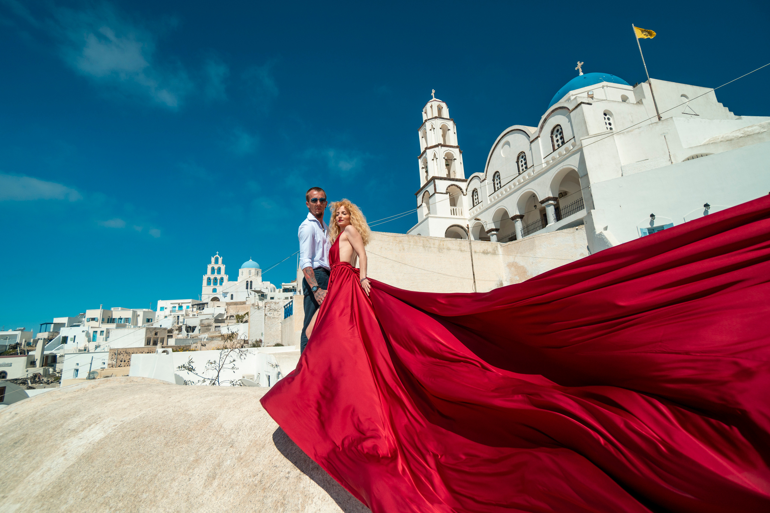 Robe Volante Santorin. Photographe vidéaste à Santorin|Séances photos de Robe volante Santorin|