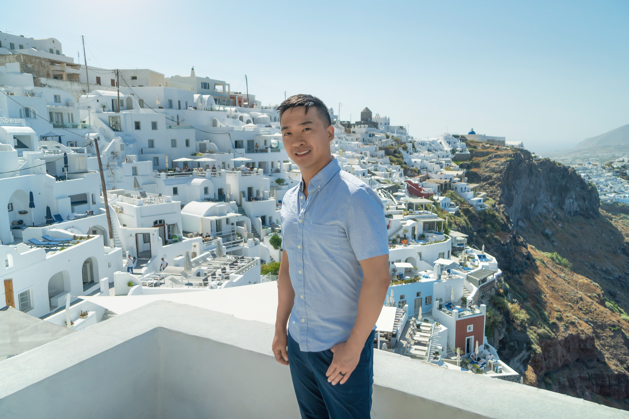 Photo pour couple ou famille par Sokolove photographe de Santorin l'un des meilleurs photographes de Santorin. Photographe vidéaste à Santorin|Séances photos de Robe volante Santorin|