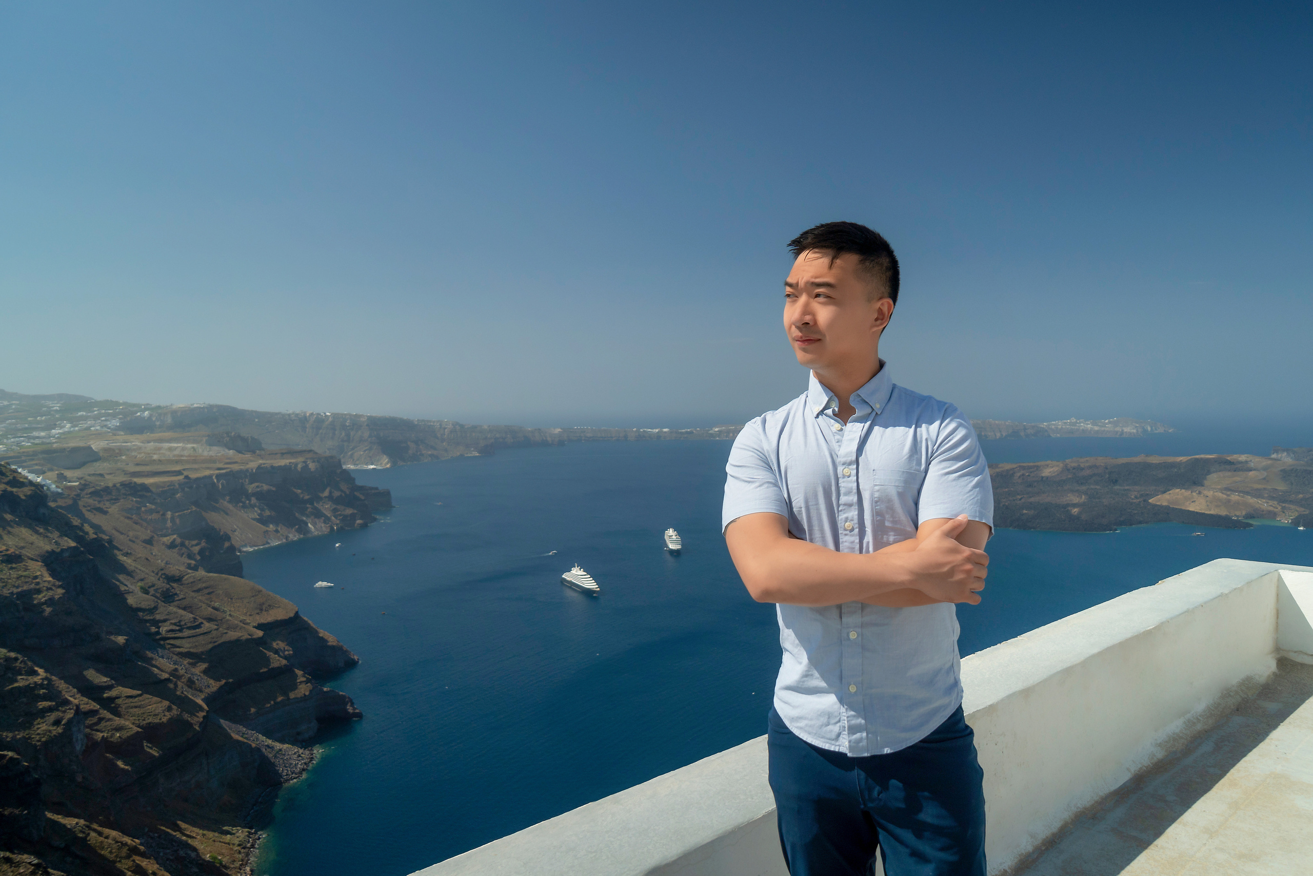 Photo pour couple ou famille par Sokolove photographe de Santorin l'un des meilleurs photographes de Santorin. Photographe vidéaste à Santorin|Séances photos de Robe volante Santorin|
