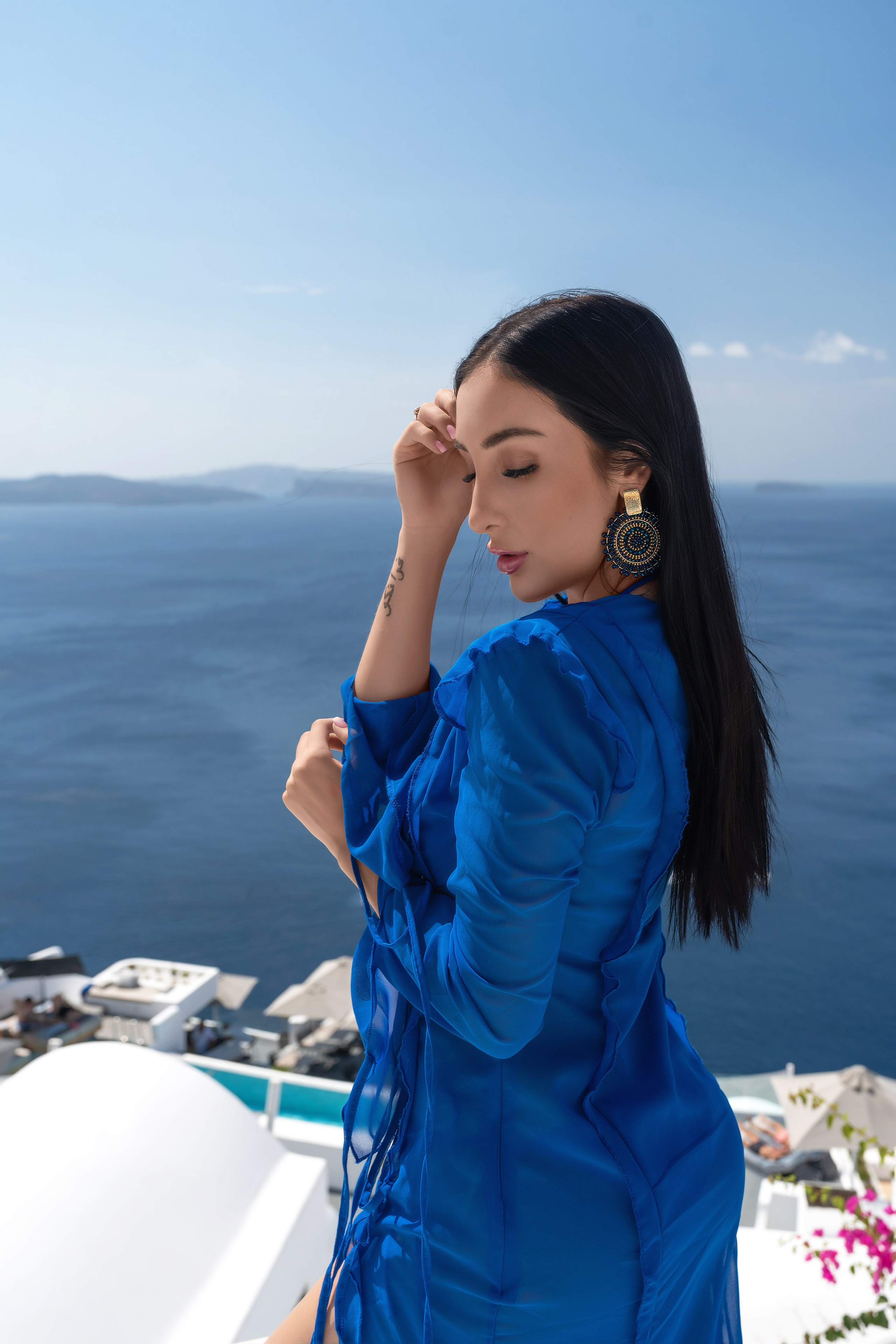 Santorini photoshoot. Photographe vidéaste à Santorin|Séances photos de Robe volante Santorin|