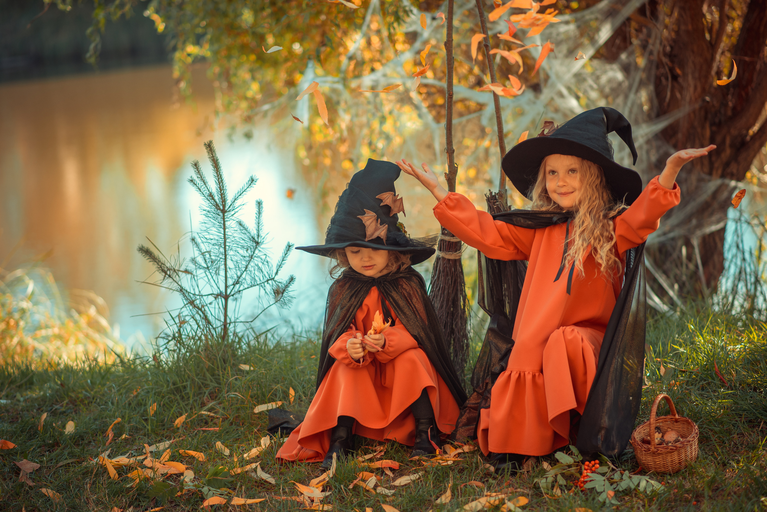 Little Witches. Tatiana Malysheva — family photographer and videographer in Valencia, Spain
