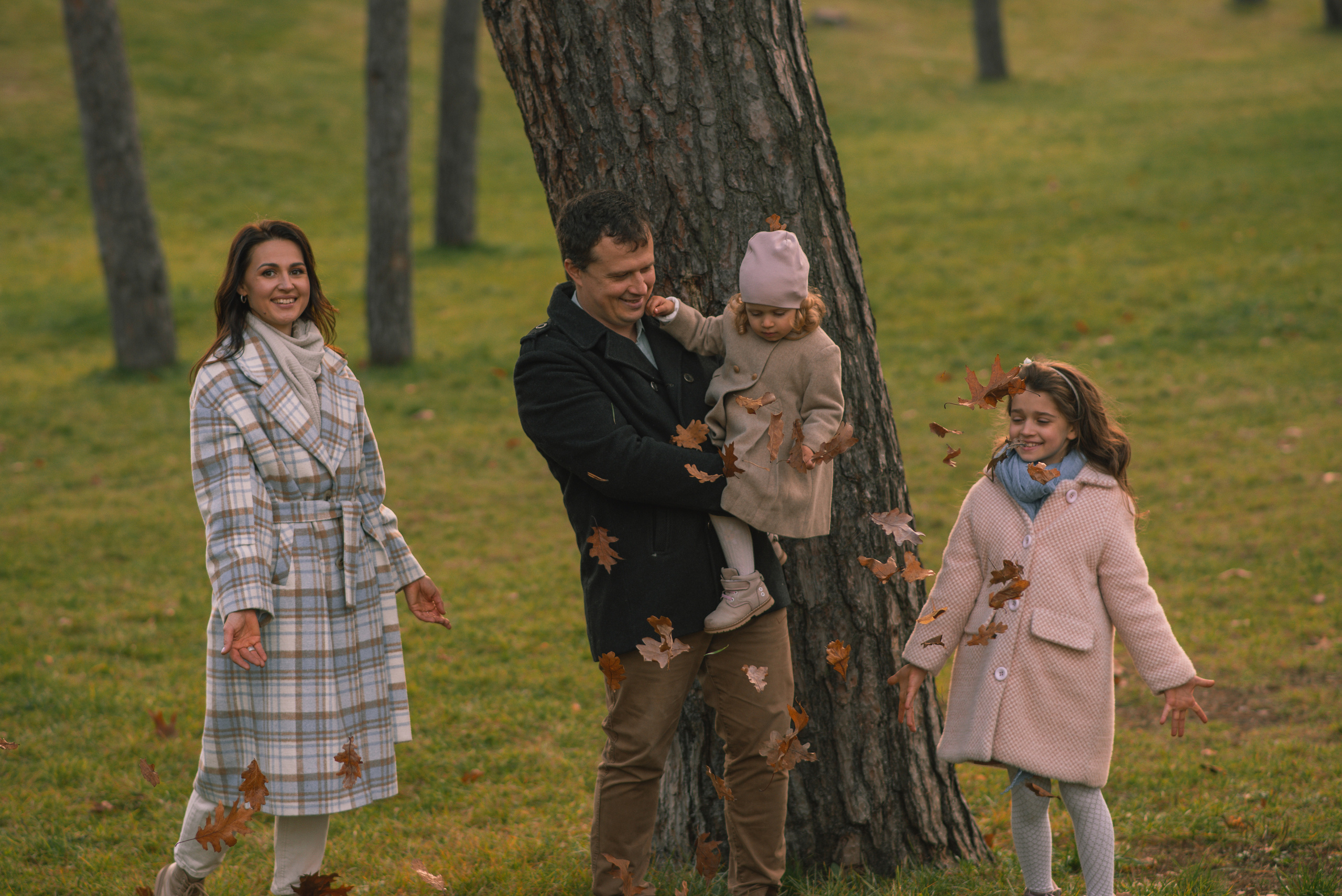 Autumn vibe with Anastasia, Andriy, Varvara & Yesenia. Татьяна Малышева — семейный фотограф и видеограф в Валенсии, Испания