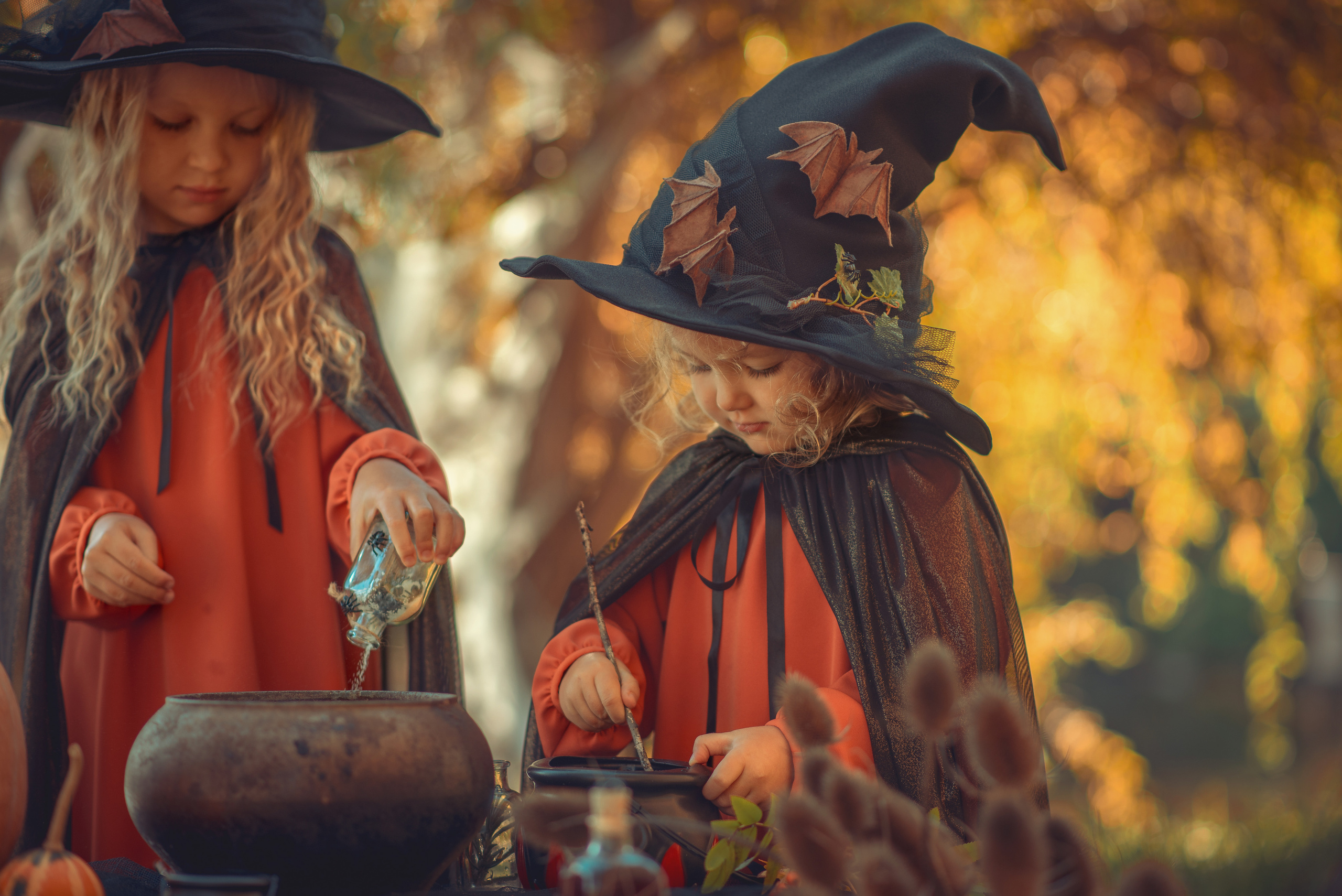 Little Witches. Tatiana Malysheva — family photographer and videographer in Valencia, Spain