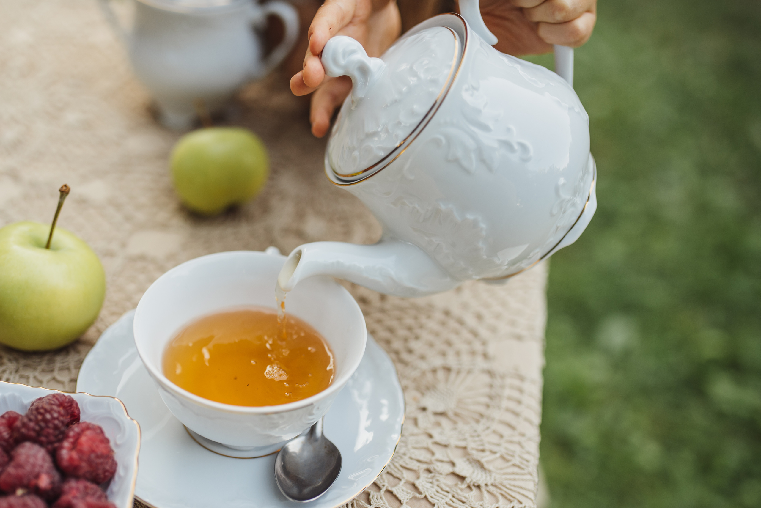 Tea Time in the Garden. Tatiana Malysheva — family photographer and videographer in Valencia, Spain