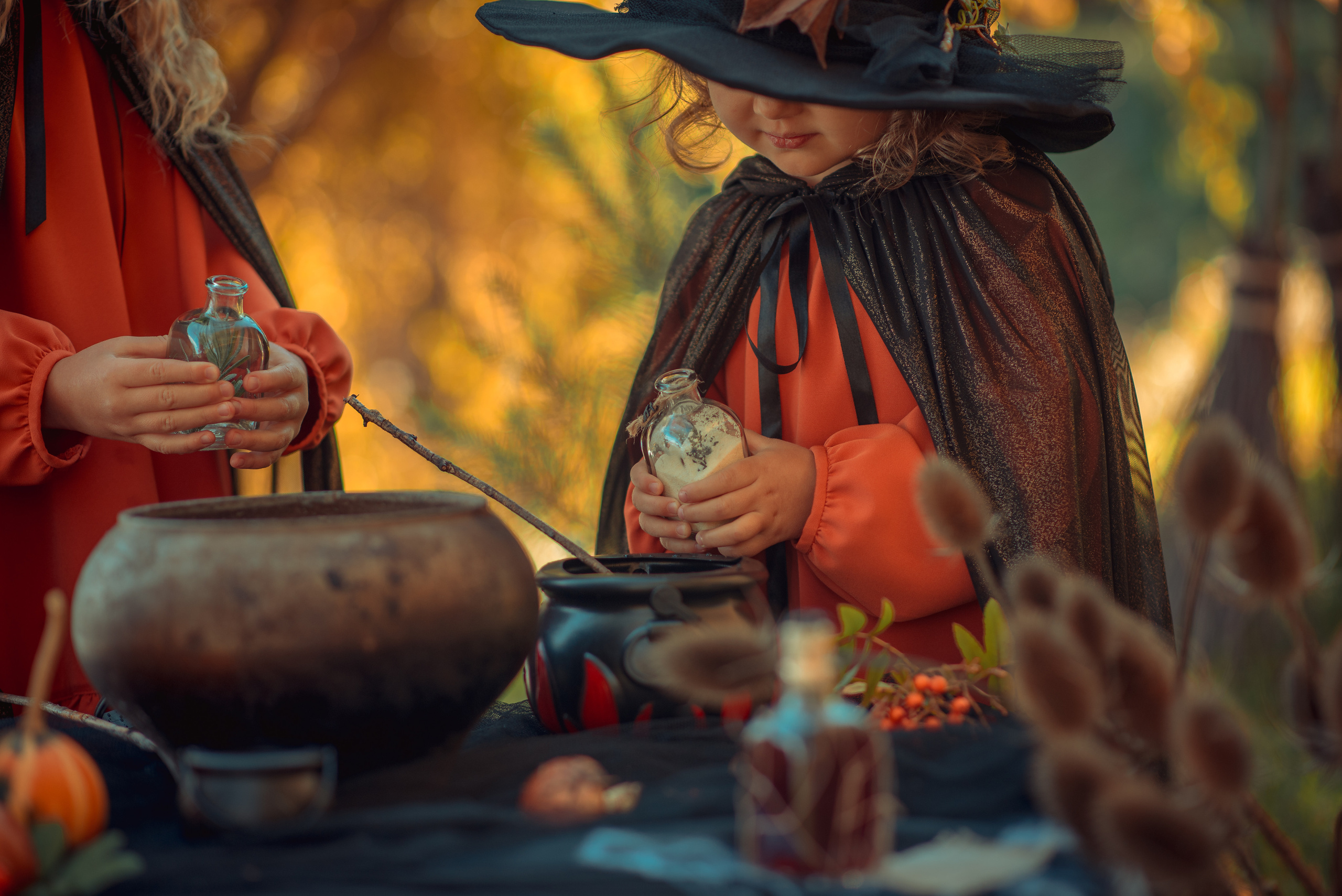 Little Witches. Tatiana Malysheva — family photographer and videographer in Valencia, Spain