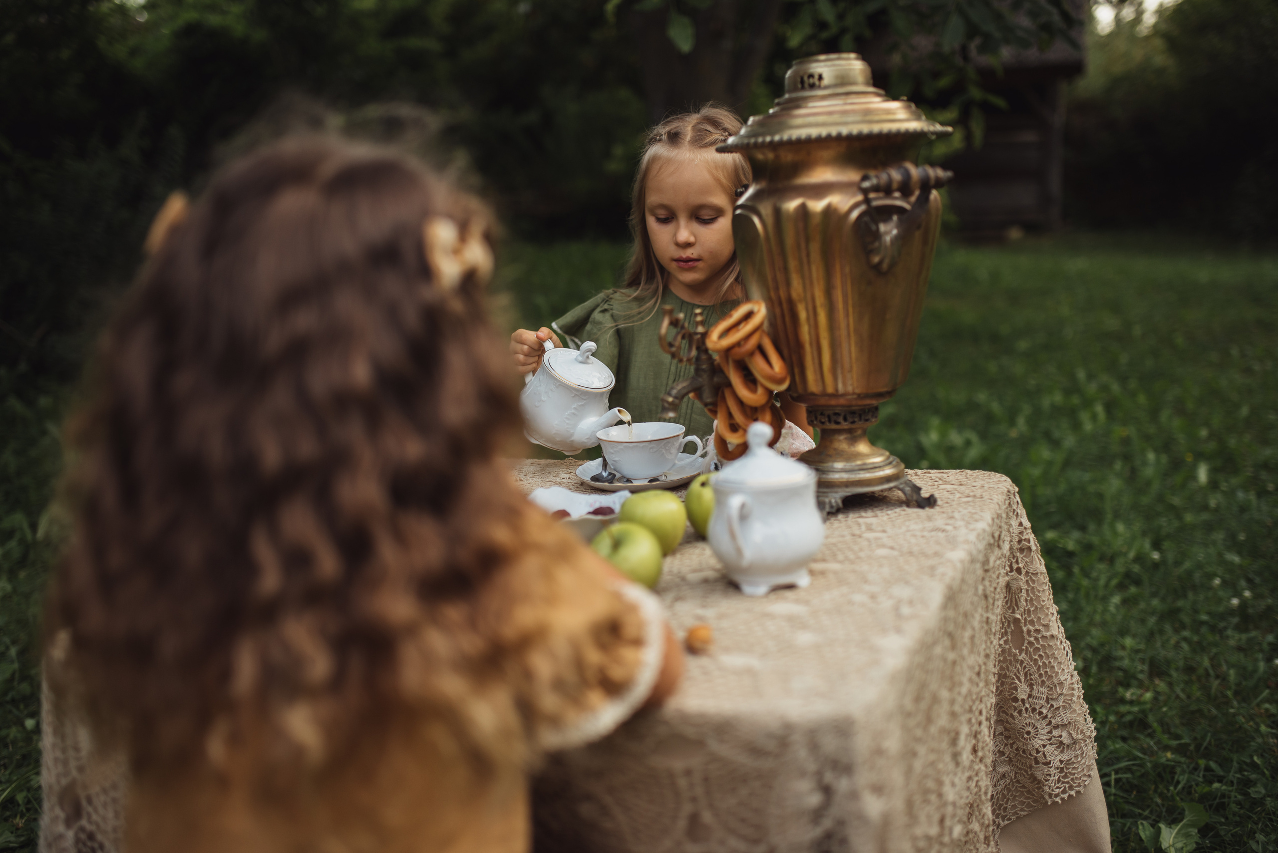Tea Time in the Garden. Tatiana Malysheva — family photographer and videographer in Valencia, Spain