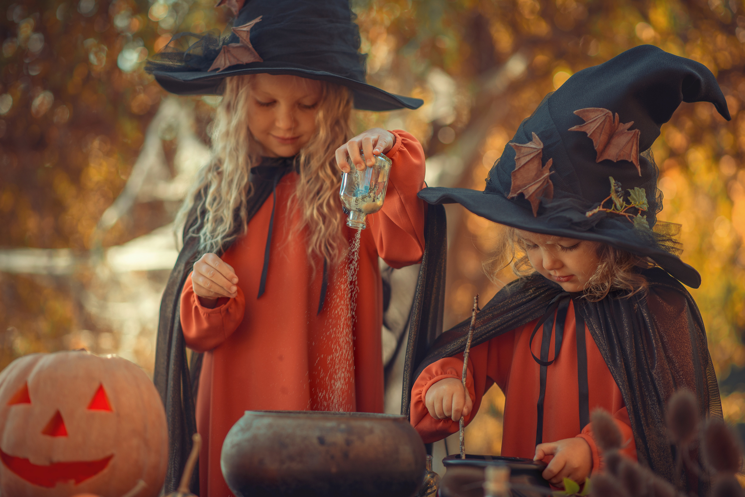 Little Witches. Tatiana Malysheva — family photographer and videographer in Valencia, Spain