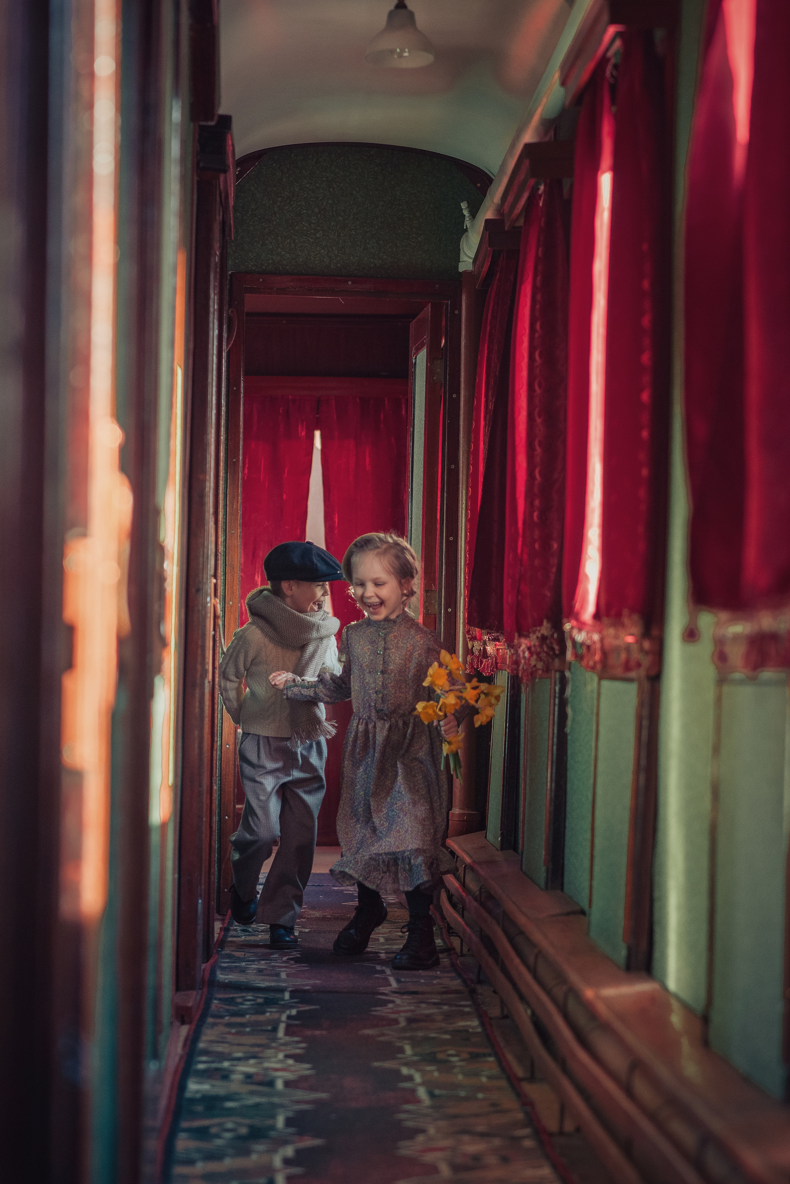 The Train Station Story. Tatiana Malysheva — family photographer and videographer in Valencia, Spain