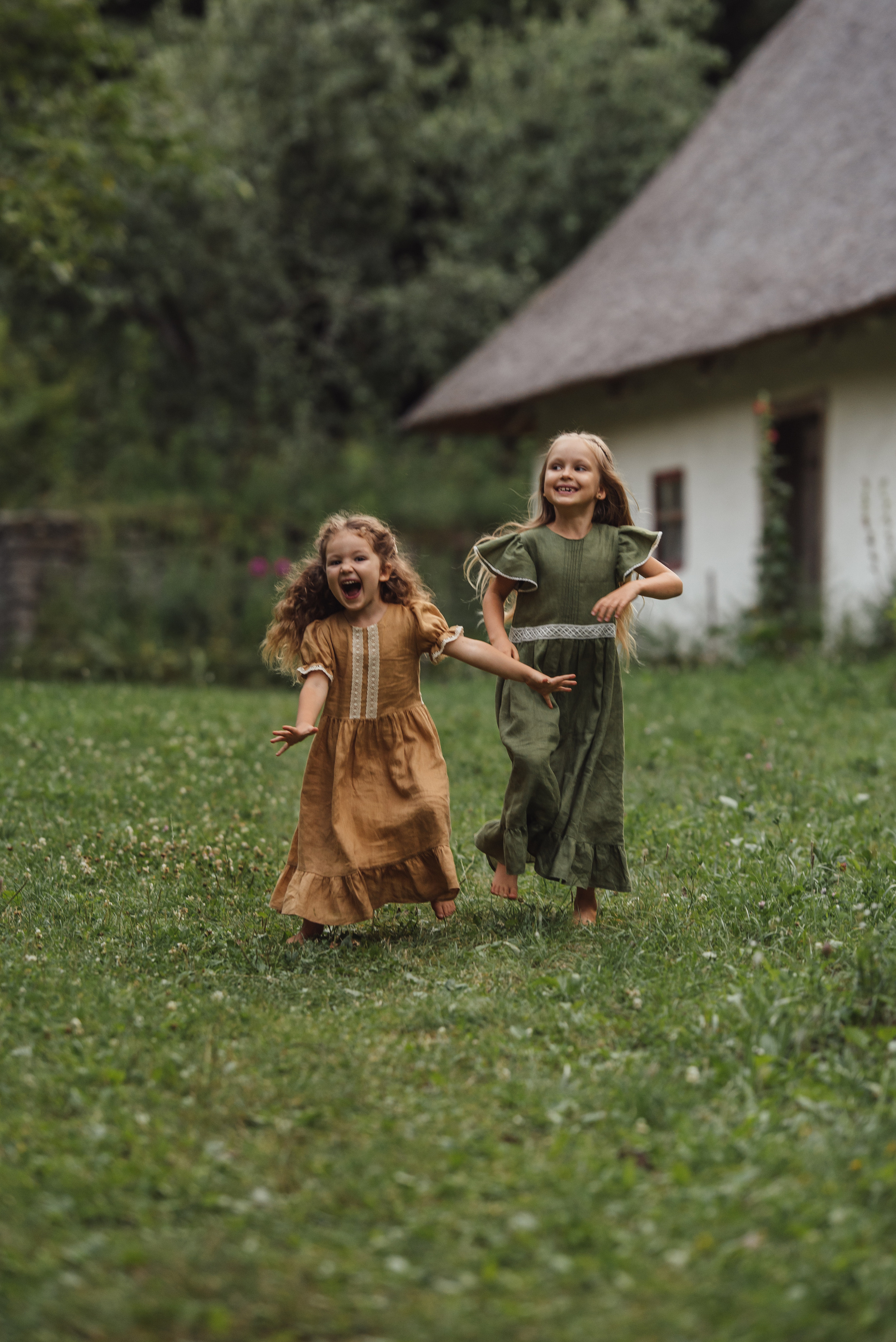 Tea Time in the Garden. Tatiana Malysheva — family photographer and videographer in Valencia, Spain