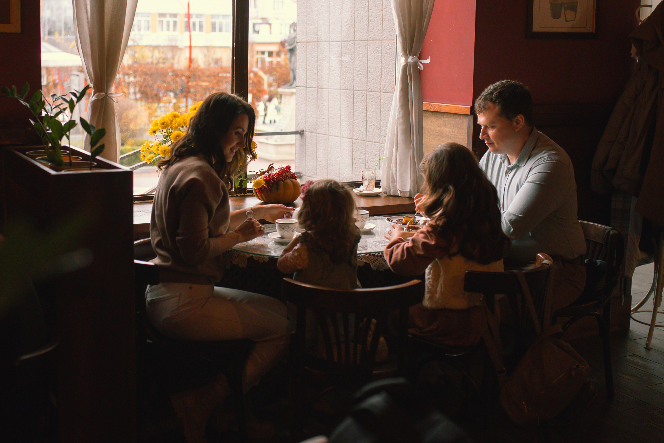 Table for 4. Tatiana Malysheva — lifestyle fotógrafa y videógrafa en Valencia, España