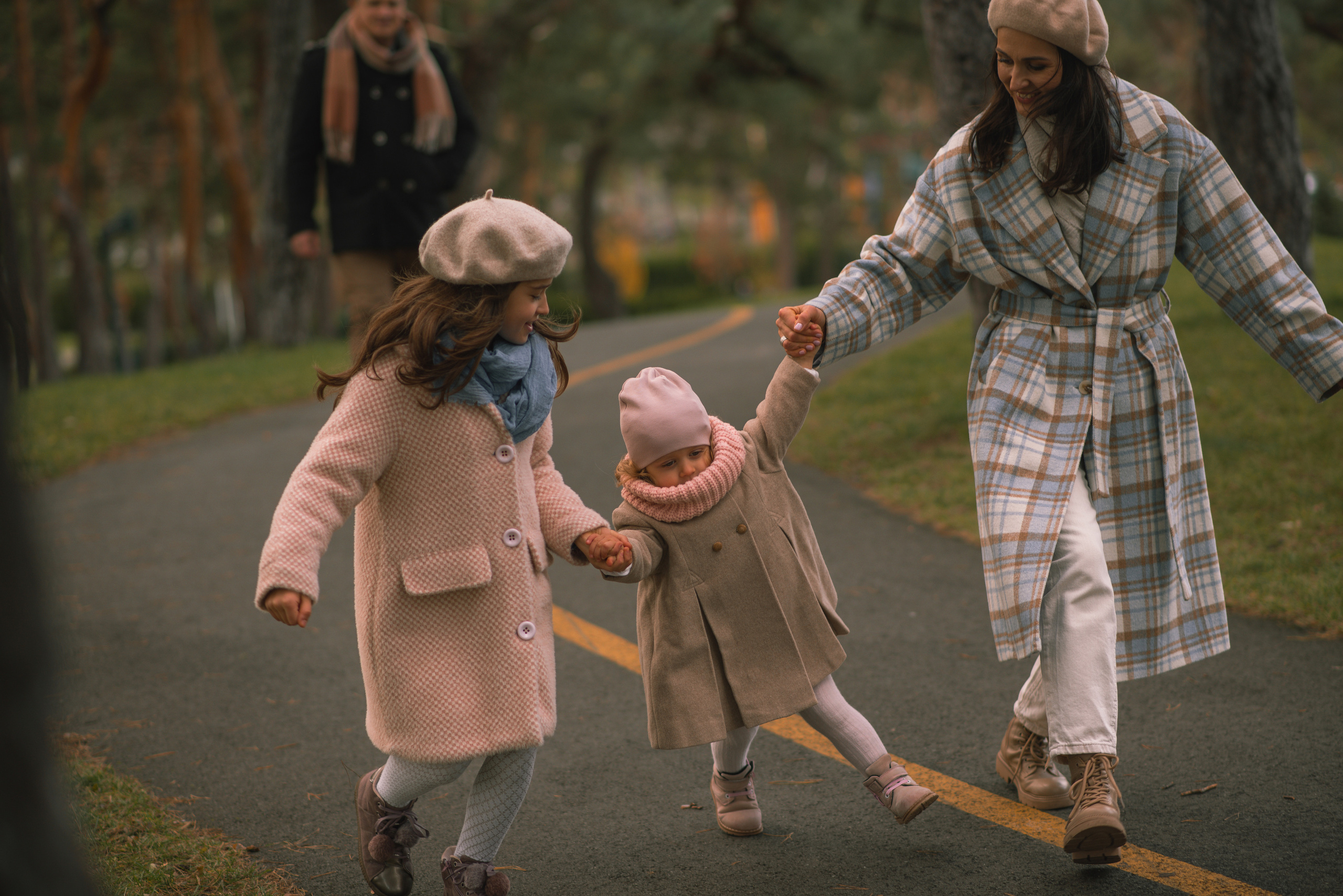 Autumn vibe with Anastasia, Andriy, Varvara & Yesenia. Татьяна Малышева — семейный фотограф и видеограф в Валенсии, Испания