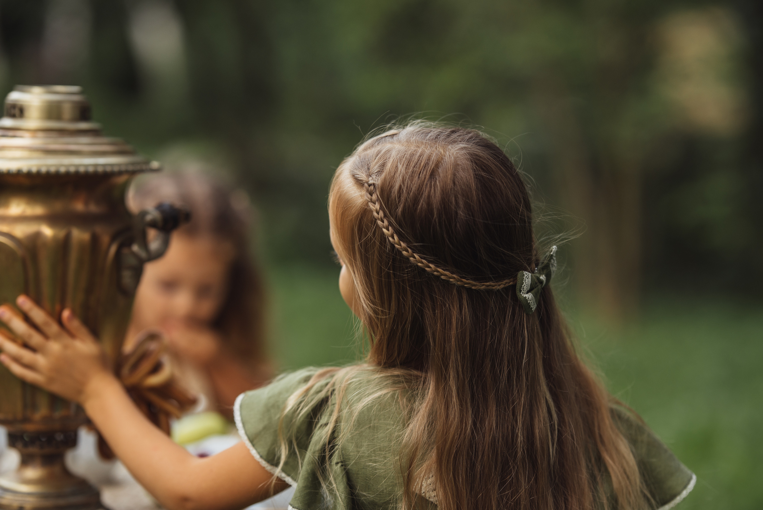 Tea Time in the Garden. Tatiana Malysheva — family photographer and videographer in Valencia, Spain