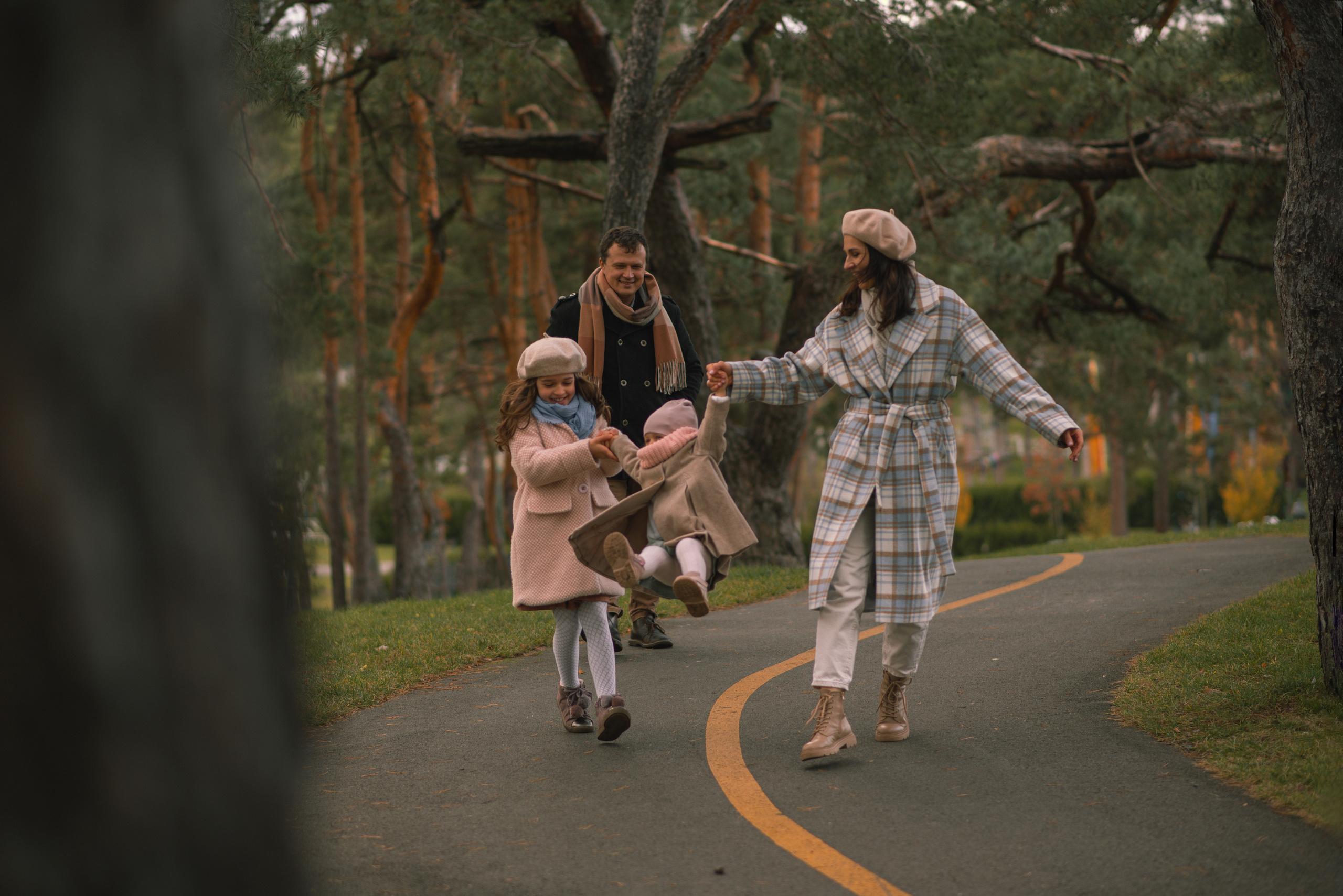 Autumn vibe with Anastasia, Andriy, Varvara & Yesenia. Татьяна Малышева — семейный фотограф и видеограф в Валенсии, Испания