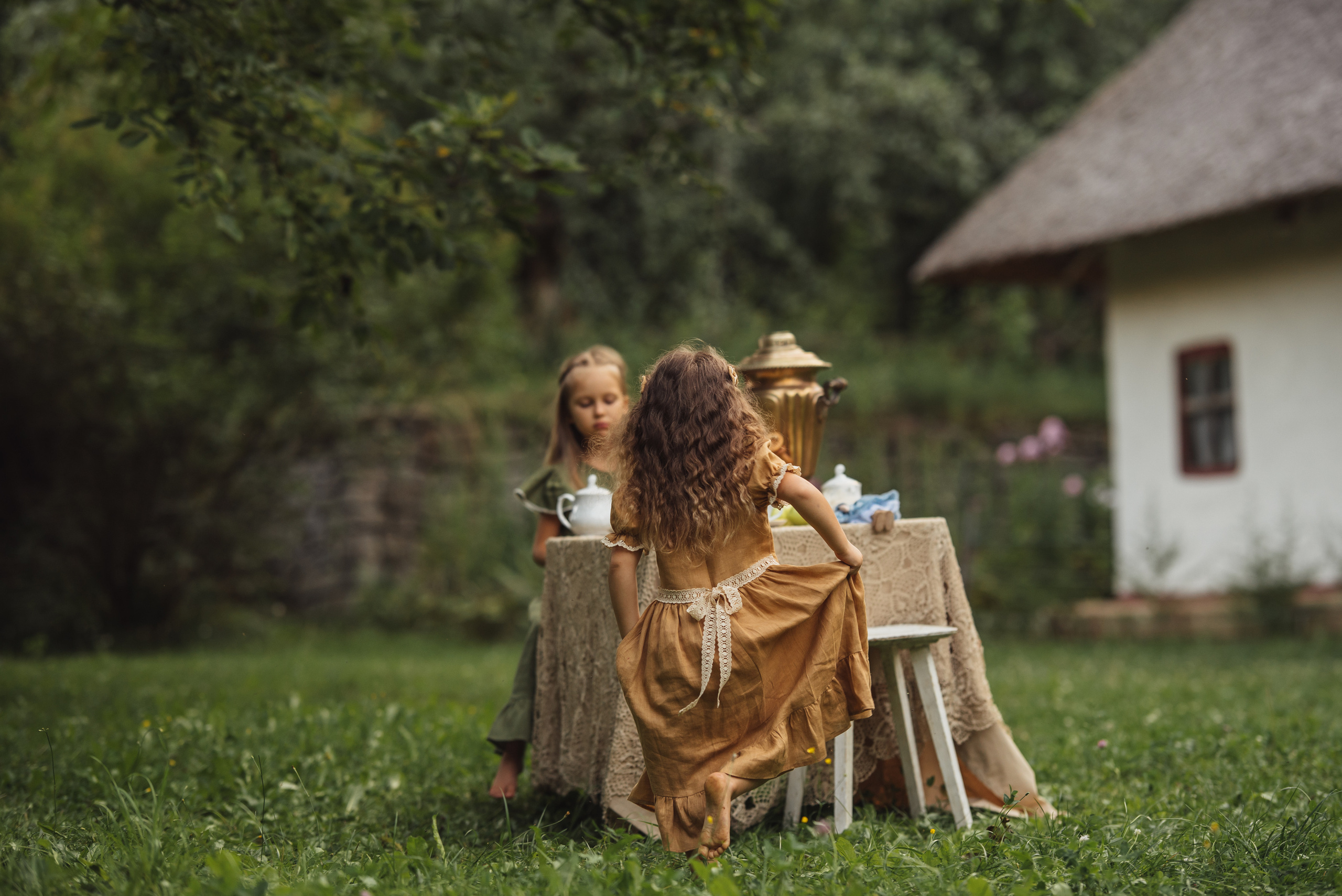 Tea Time in the Garden. Tatiana Malysheva — family photographer and videographer in Valencia, Spain