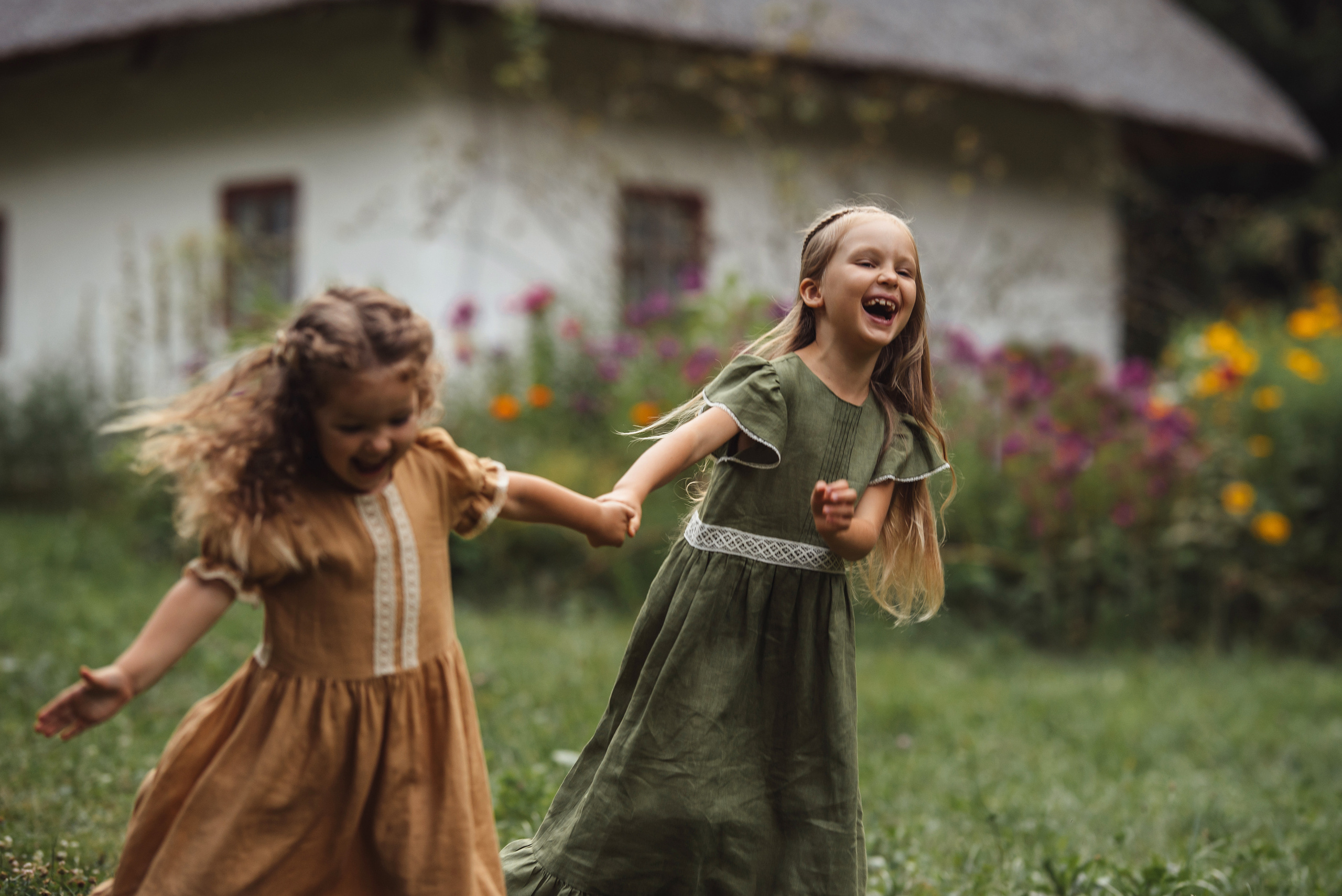 Tea Time in the Garden. Tatiana Malysheva — family photographer and videographer in Valencia, Spain