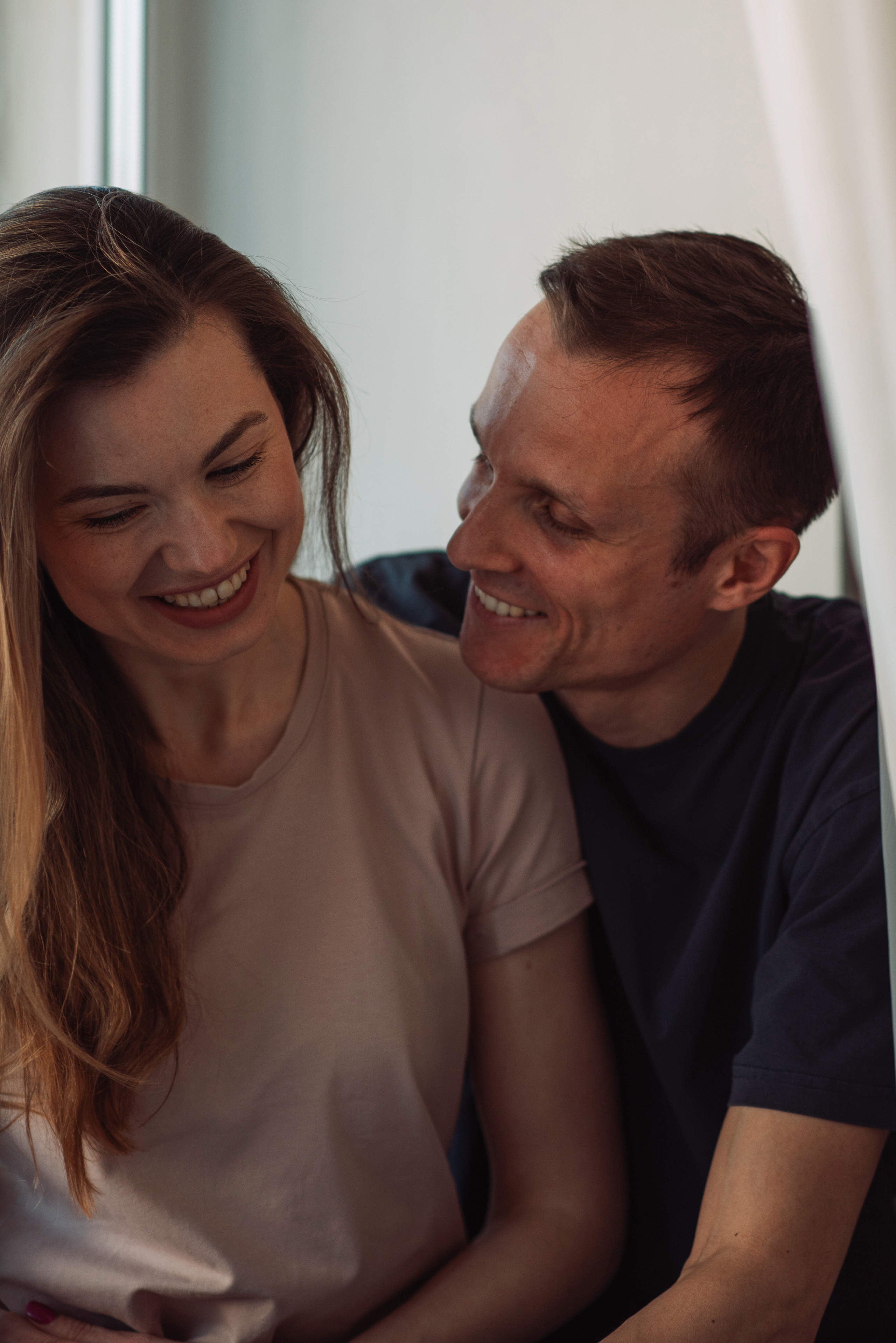 Домашняя Лавстори Паши и Иванки. Татьяна Малышева — семейный фотограф и видеограф в Валенсии, Испания