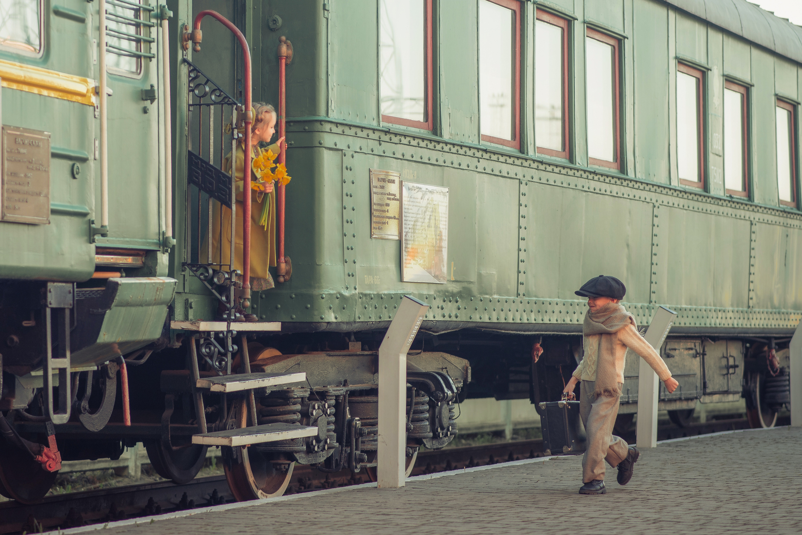 The Train Station Story. Tatiana Malysheva — family photographer and videographer in Valencia, Spain