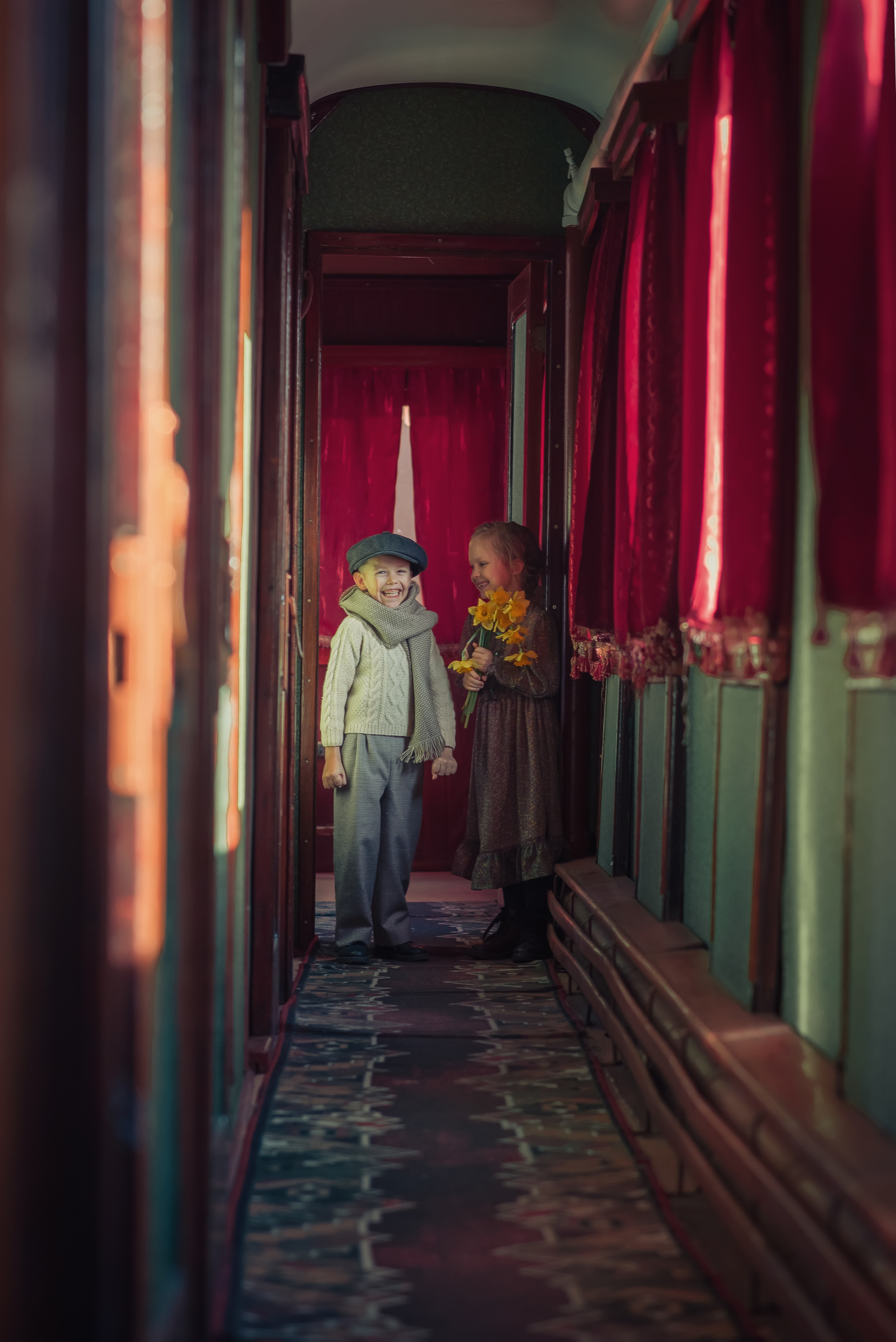 The Train Station Story. Tatiana Malysheva — family photographer and videographer in Valencia, Spain