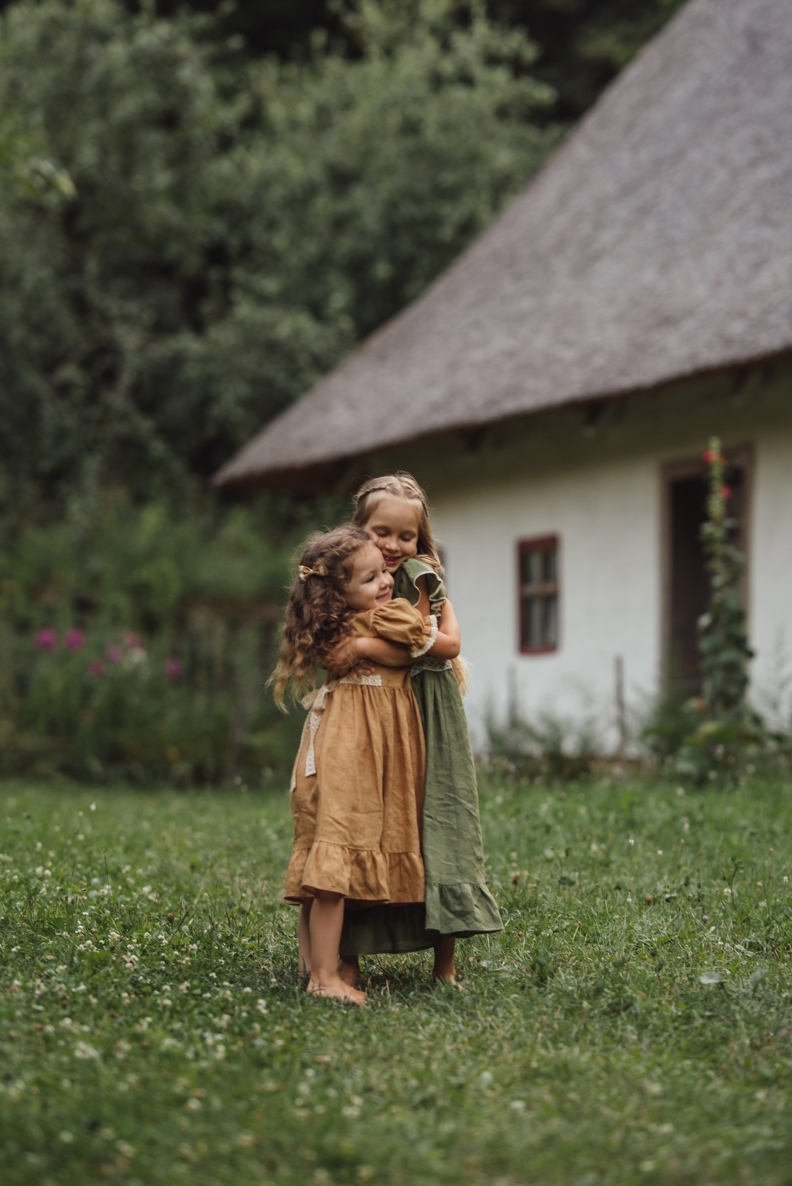 Tea Time in the Garden. Tatiana Malysheva — family photographer and videographer in Valencia, Spain