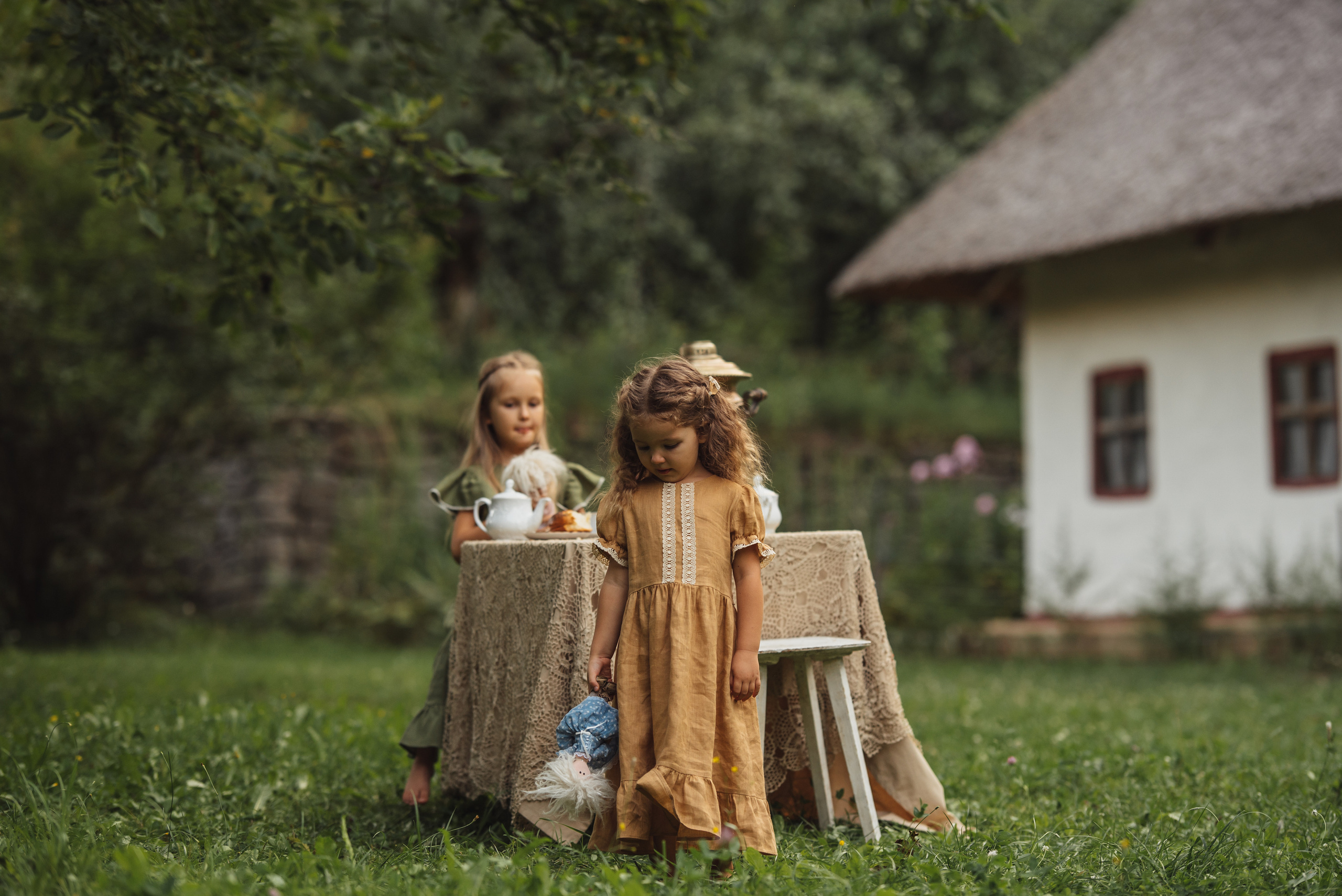 Tea Time in the Garden. Tatiana Malysheva — family photographer and videographer in Valencia, Spain