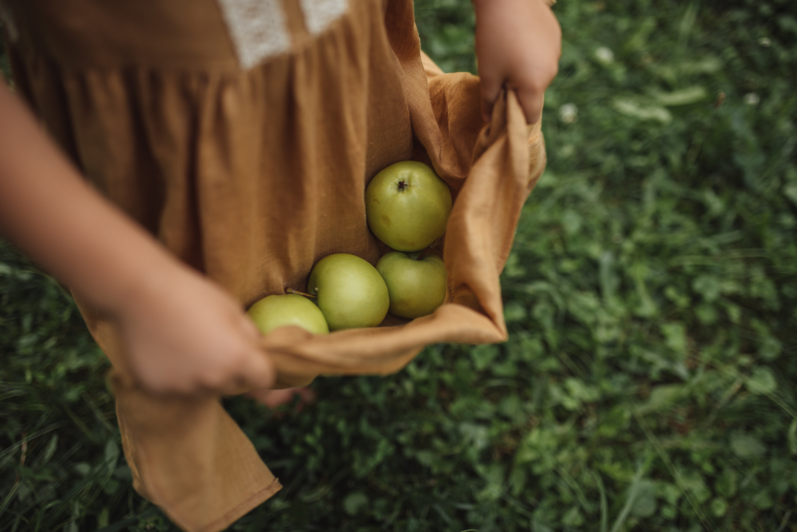 Tea Time in the Garden. Tatiana Malysheva — family photographer and videographer in Valencia, Spain