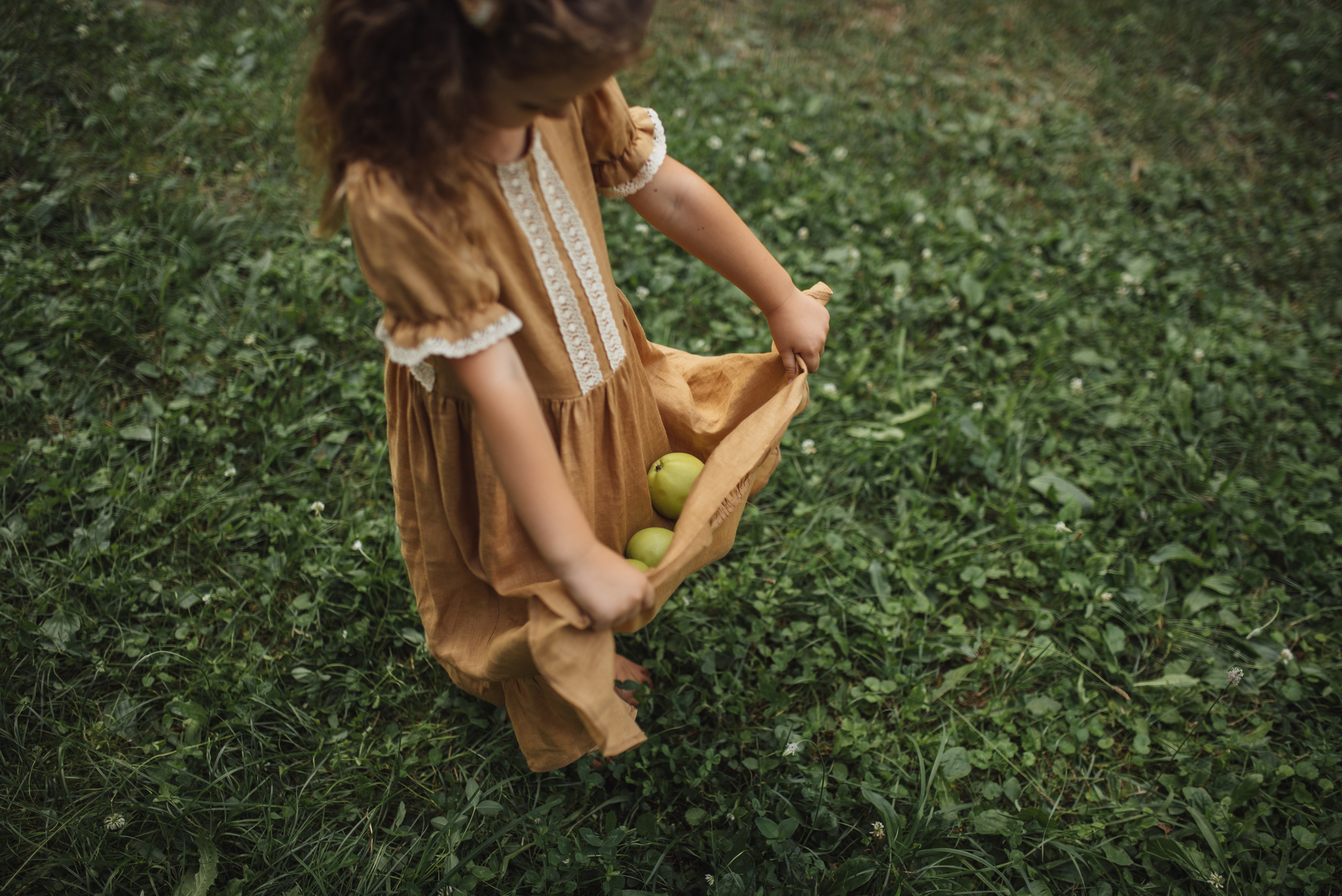 Tea Time in the Garden. Tatiana Malysheva — family photographer and videographer in Valencia, Spain