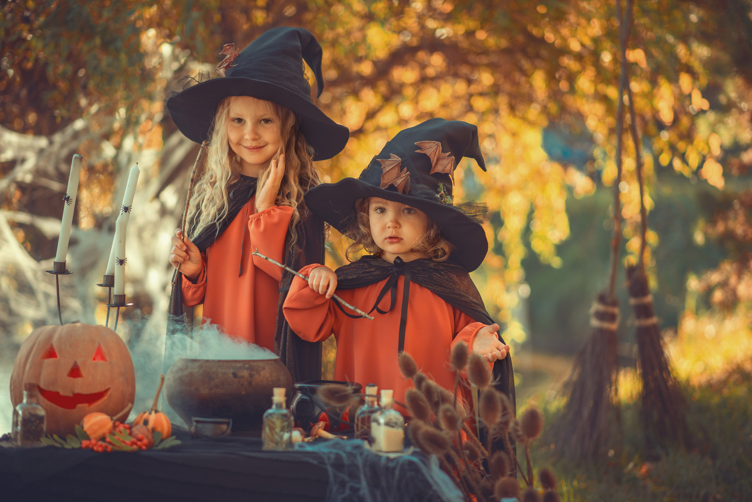Little Witches. Tatiana Malysheva — family photographer and videographer in Valencia, Spain