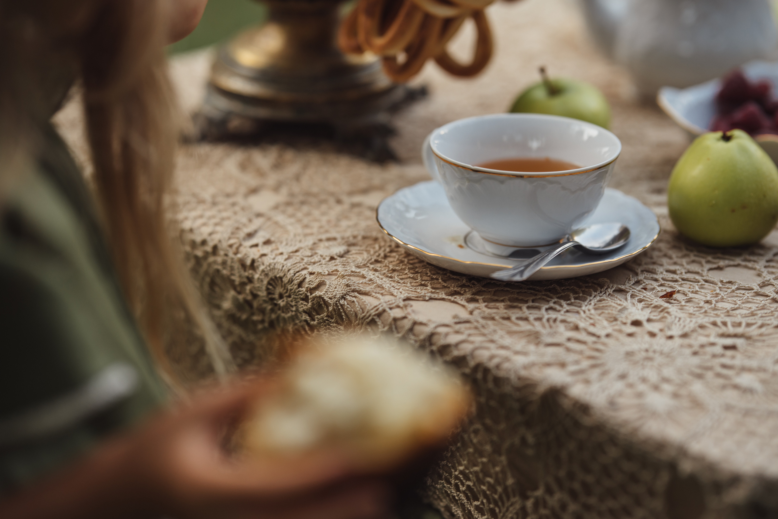 Tea Time in the Garden. Tatiana Malysheva — family photographer and videographer in Valencia, Spain
