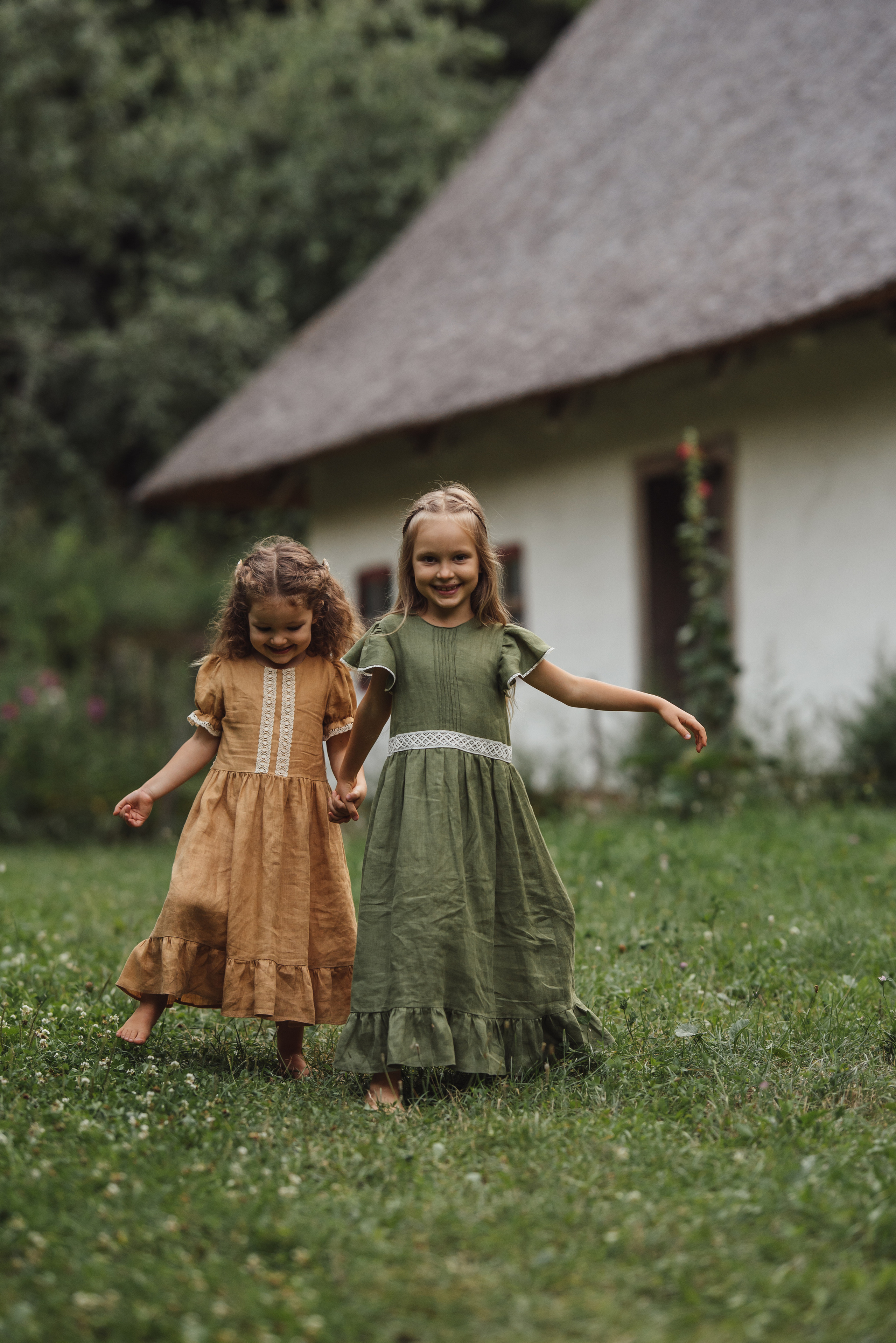 Tea Time in the Garden. Tatiana Malysheva — family photographer and videographer in Valencia, Spain