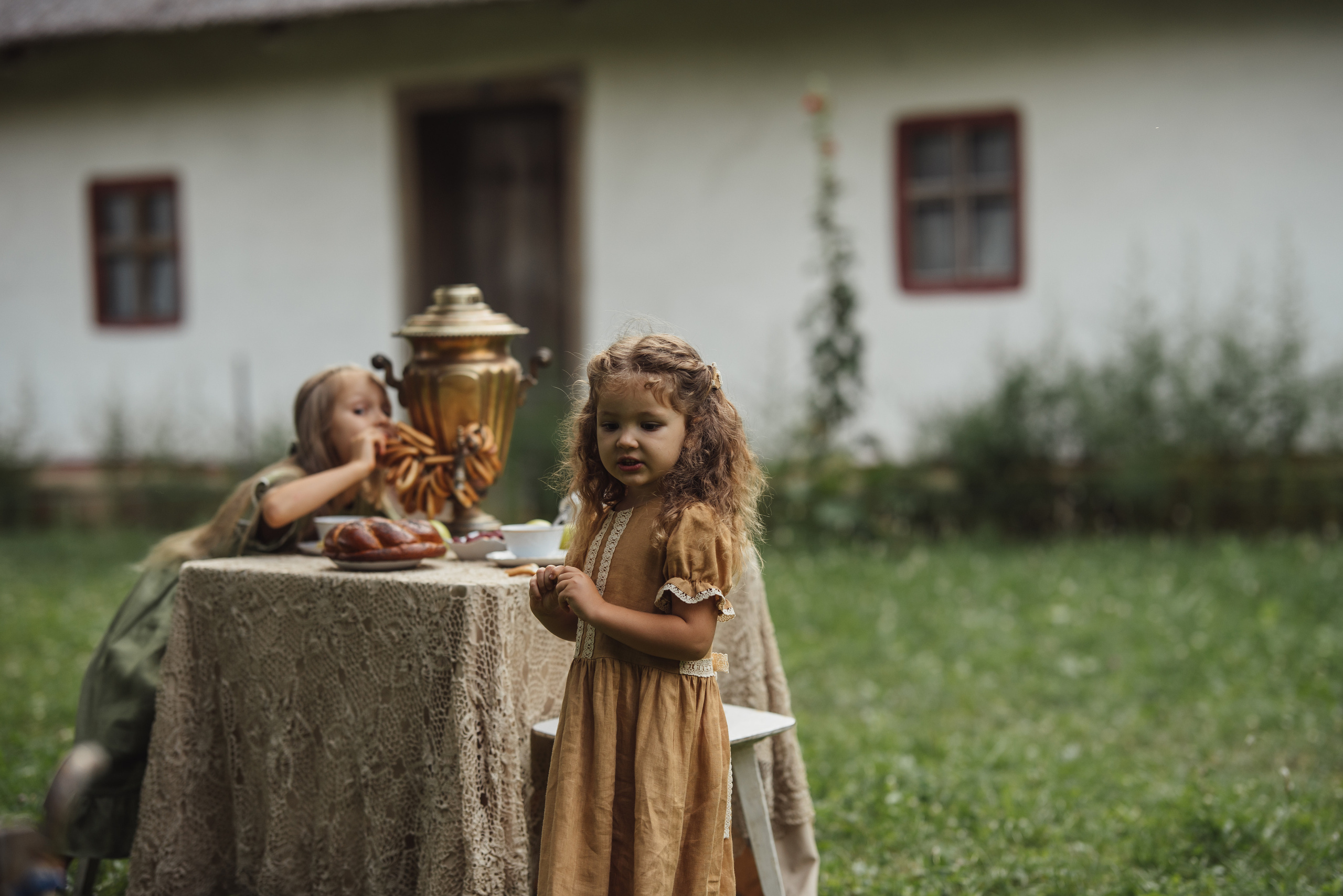 Tea Time in the Garden. Tatiana Malysheva — family photographer and videographer in Valencia, Spain