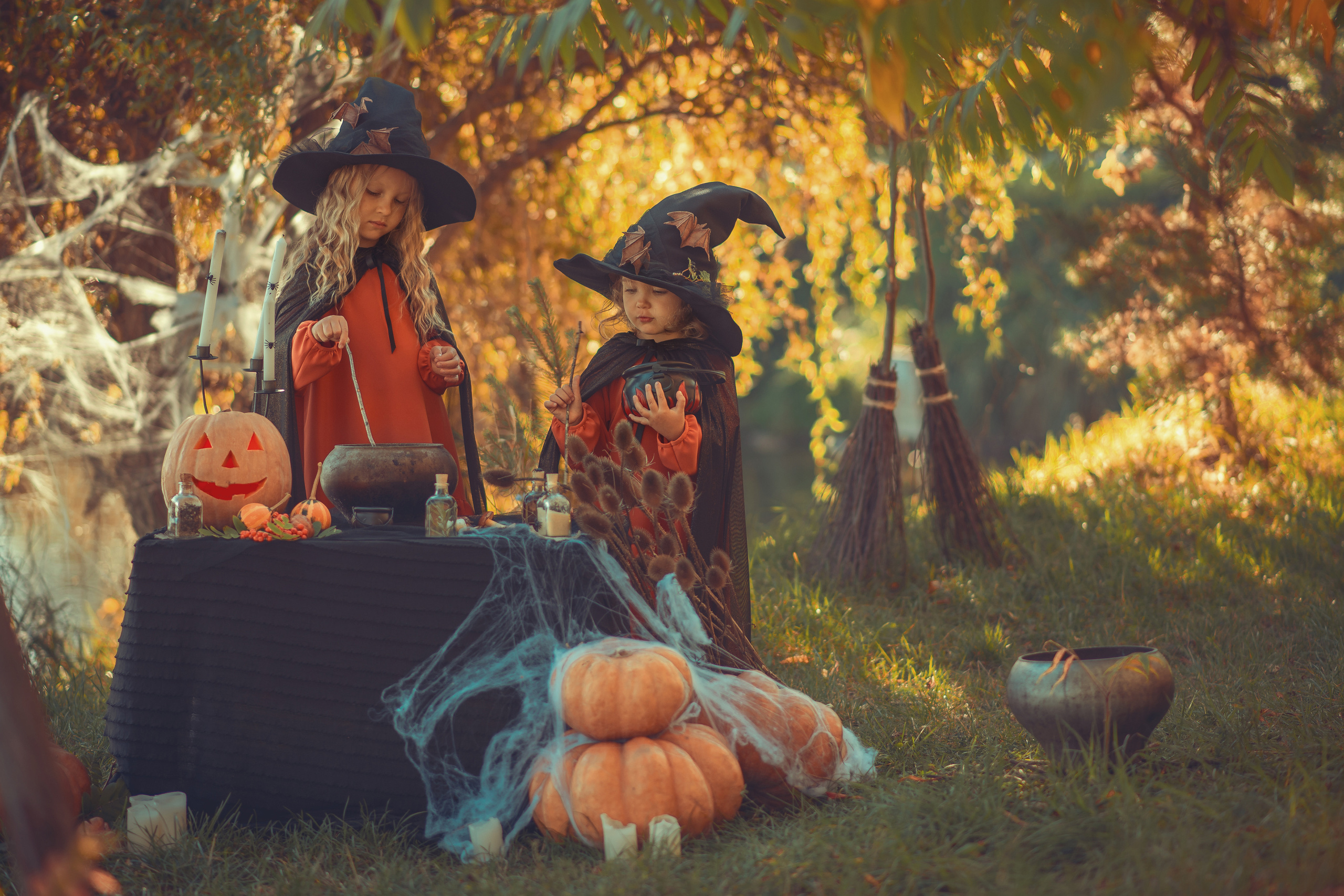 Little Witches. Tatiana Malysheva — family photographer and videographer in Valencia, Spain