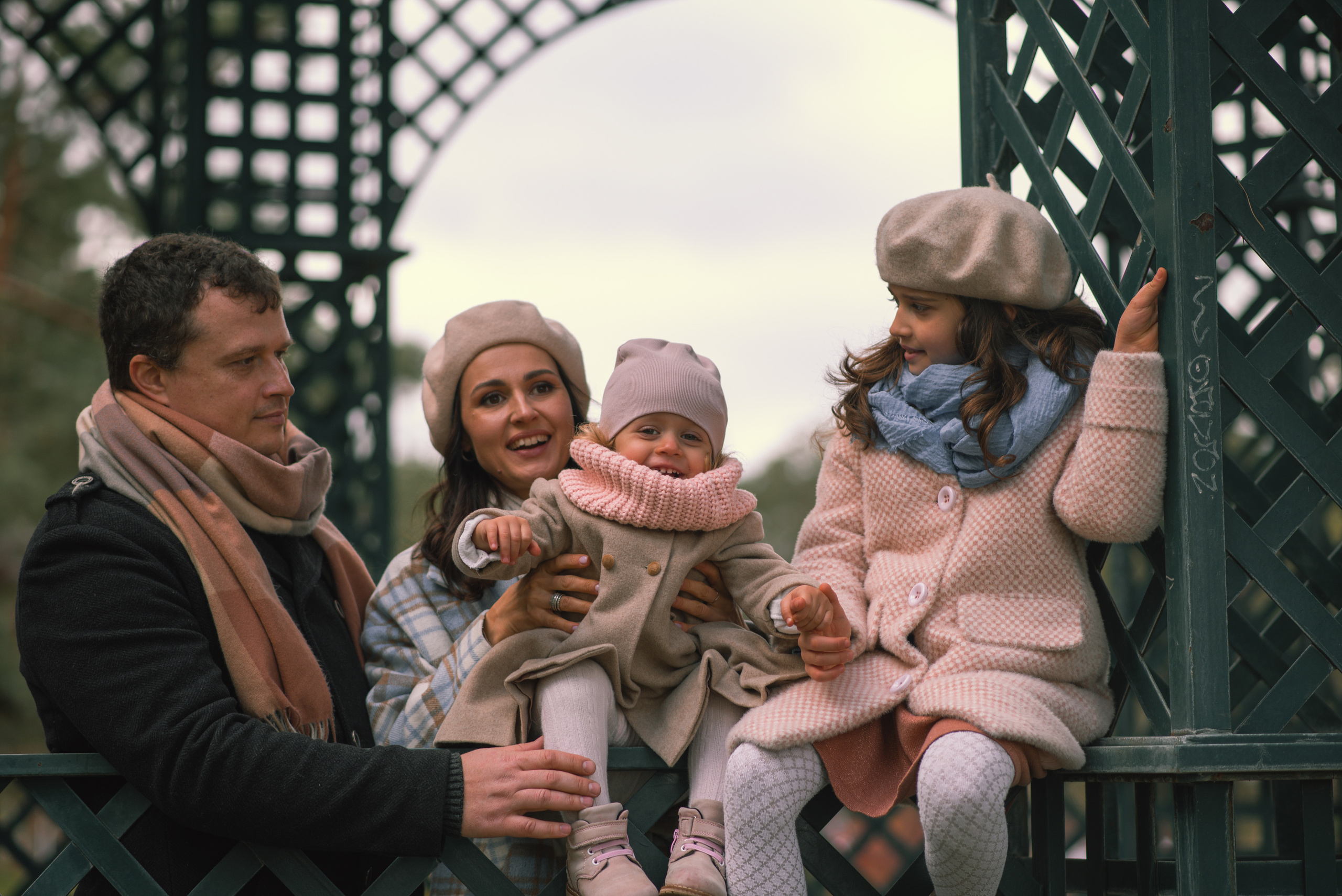 Autumn vibe with Anastasia, Andriy, Varvara & Yesenia. Татьяна Малышева — семейный фотограф и видеограф в Валенсии, Испания