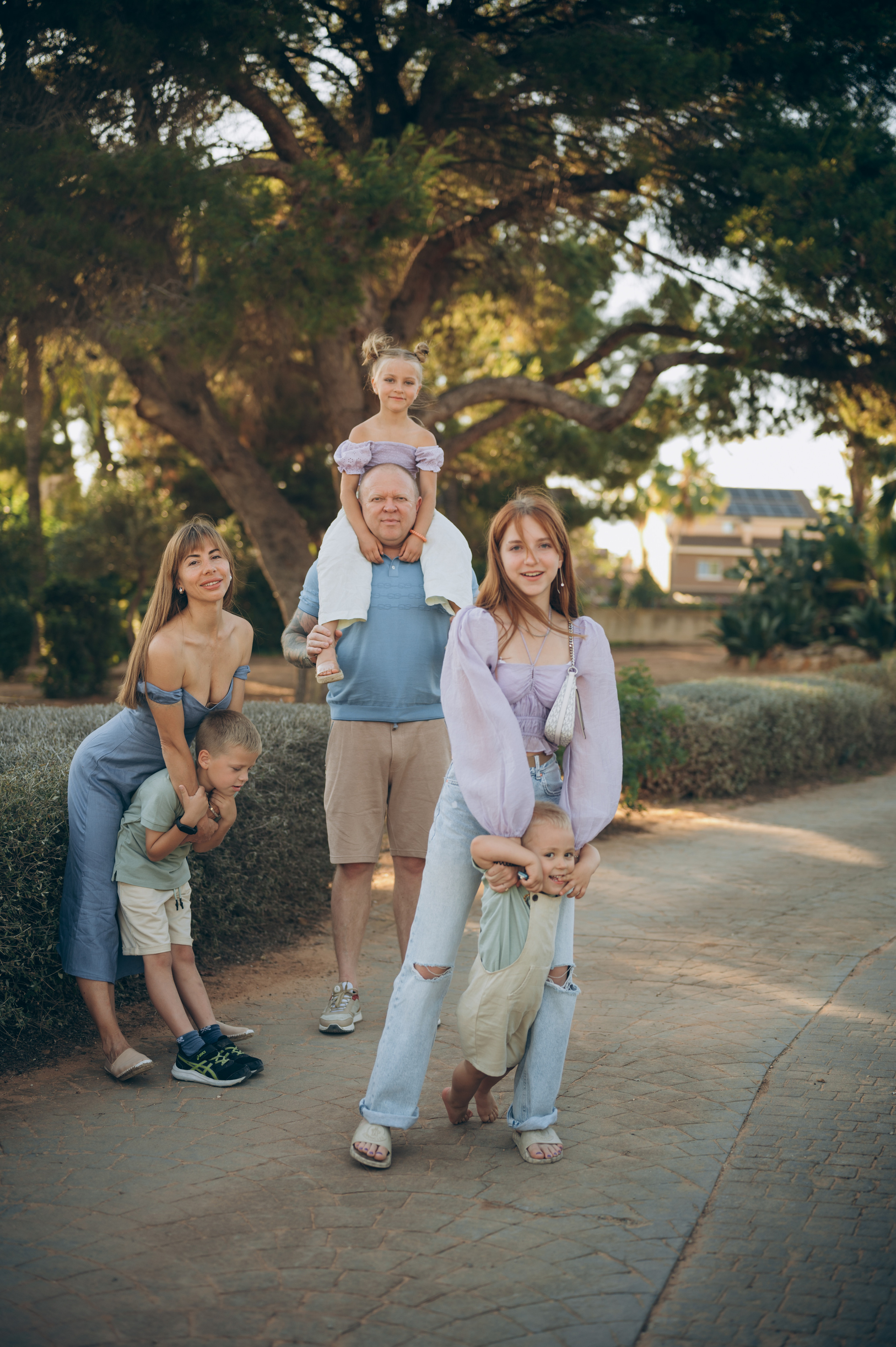 Dmytro & Maria and their 4 beautiful children. Tatiana Malysheva — lifestyle fotógrafa y videógrafa en Valencia, España