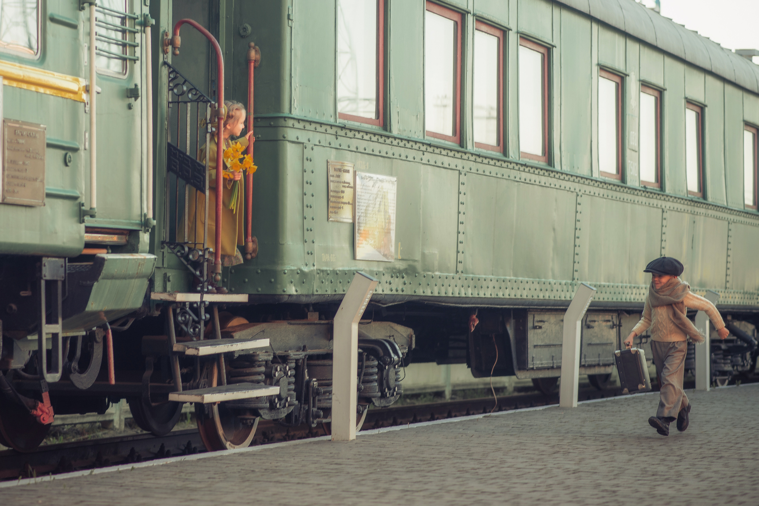 The Train Station Story. Tatiana Malysheva — family photographer and videographer in Valencia, Spain