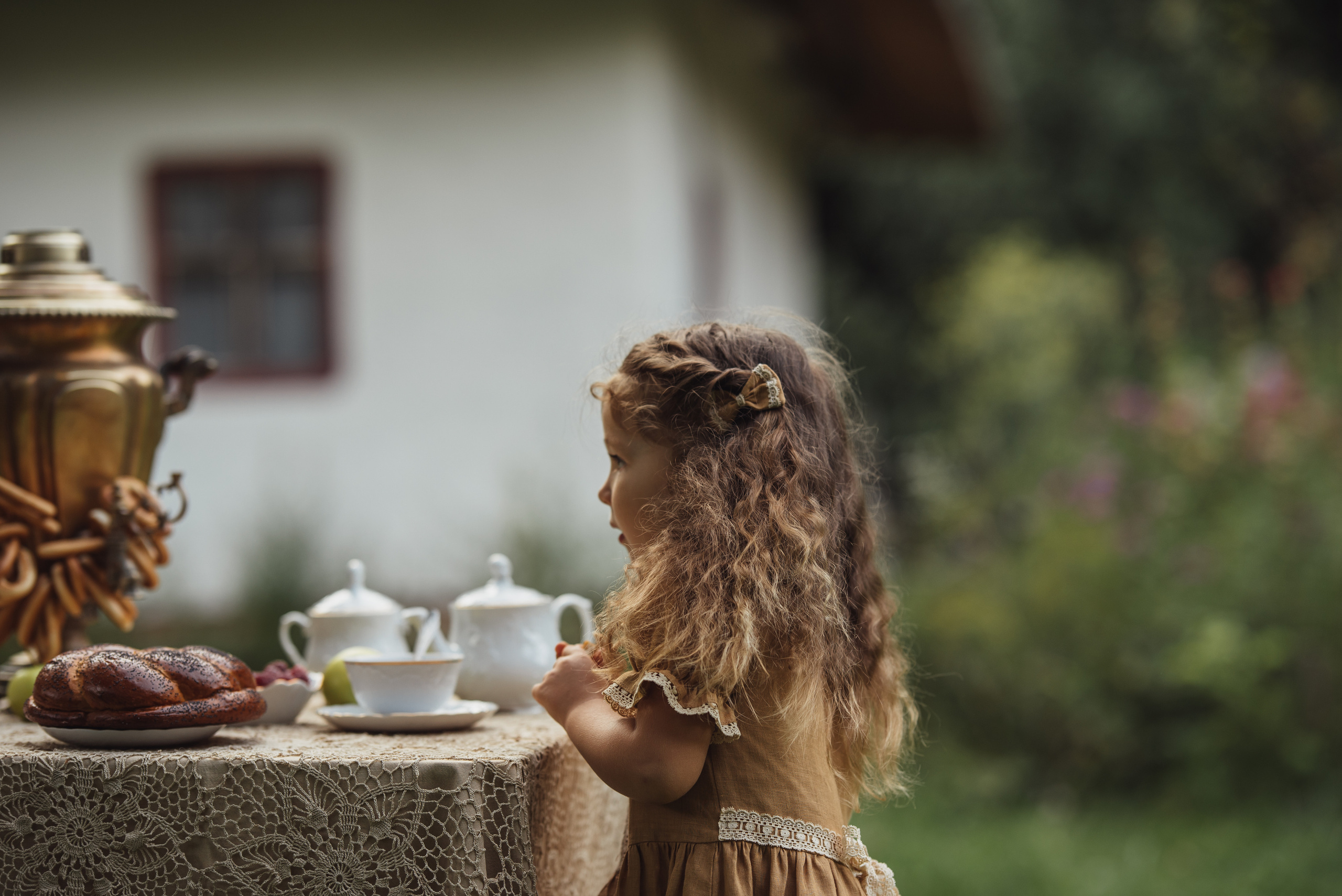 Tea Time in the Garden. Tatiana Malysheva — family photographer and videographer in Valencia, Spain