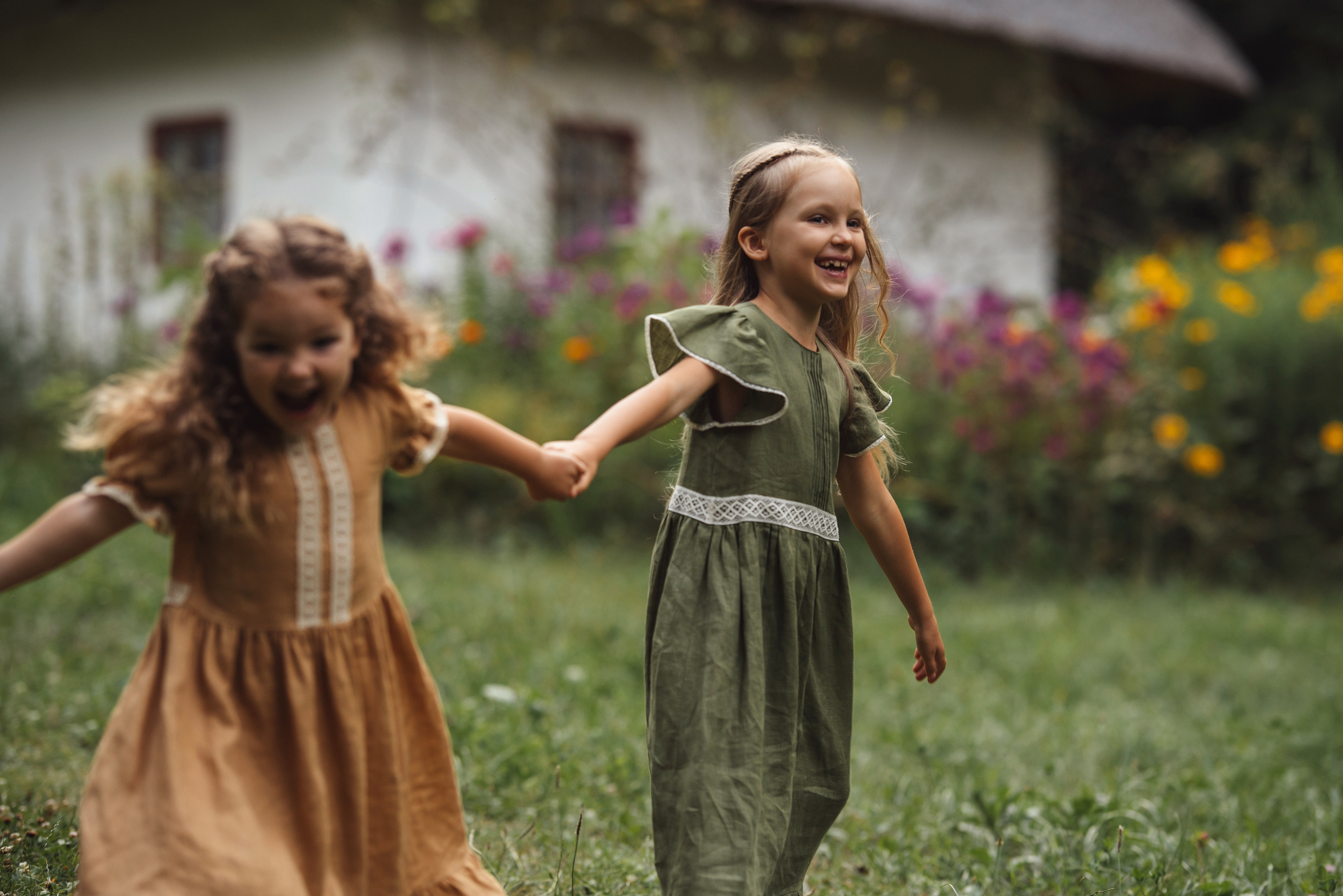 Tea Time in the Garden. Tatiana Malysheva — family photographer and videographer in Valencia, Spain