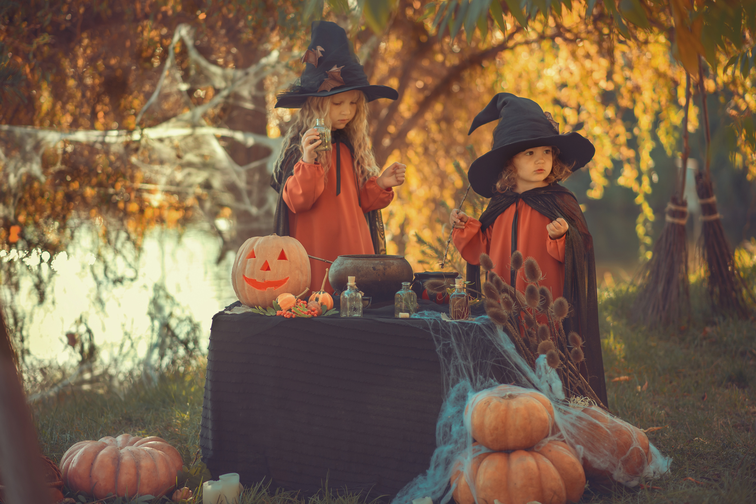 Little Witches. Tatiana Malysheva — family photographer and videographer in Valencia, Spain