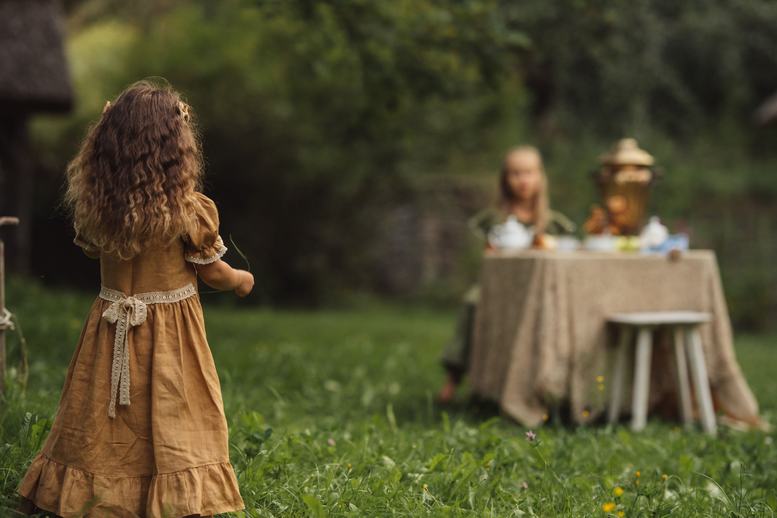 Tea Time in the Garden. Tatiana Malysheva — family photographer and videographer in Valencia, Spain