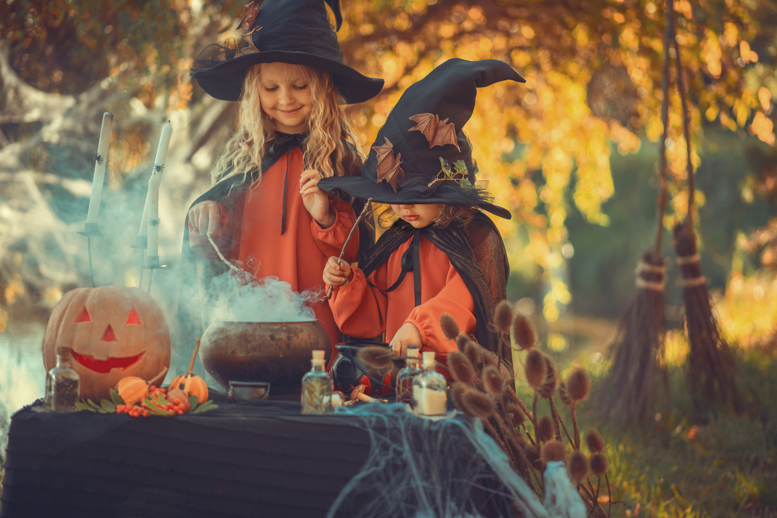 Little Witches. Tatiana Malysheva — family photographer and videographer in Valencia, Spain