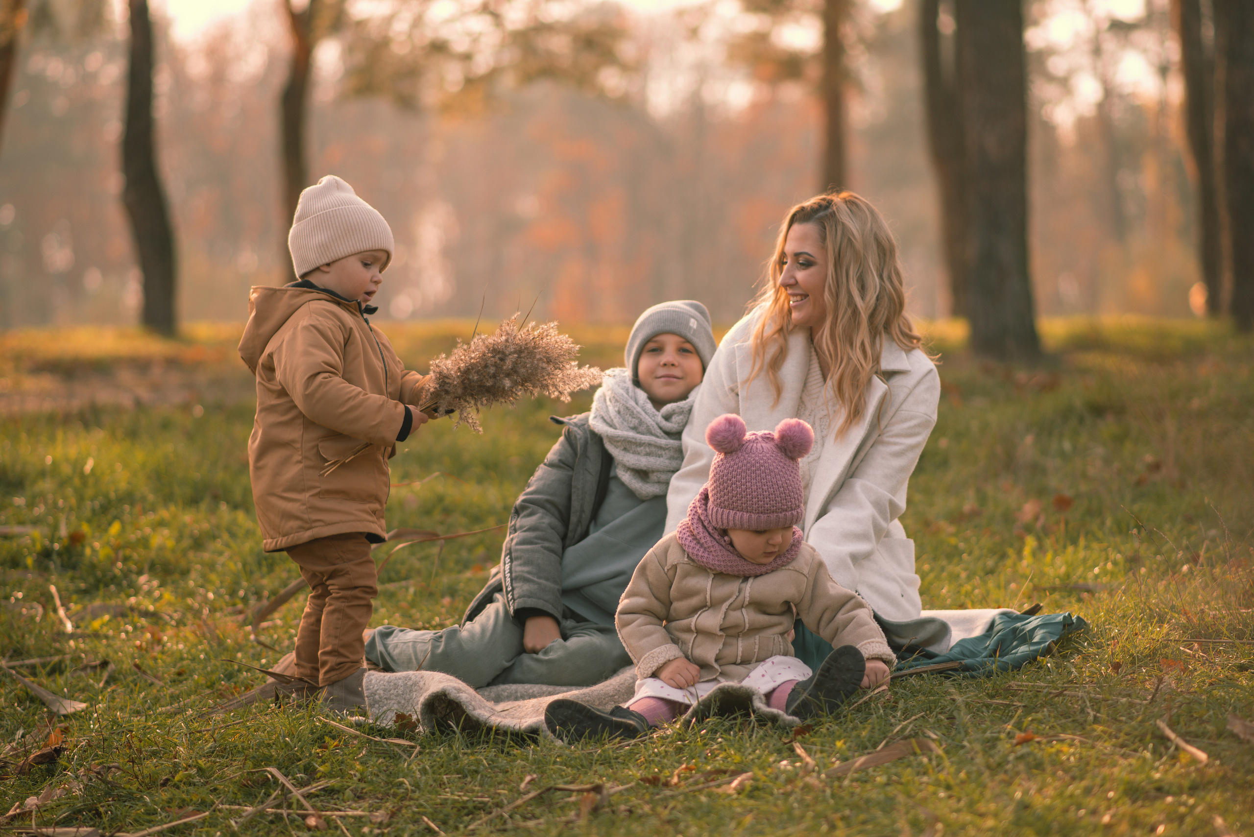 Tatiana, Anton, Alex & Anna. Tatiana Malysheva — family photographer and videographer in Valencia, Spain