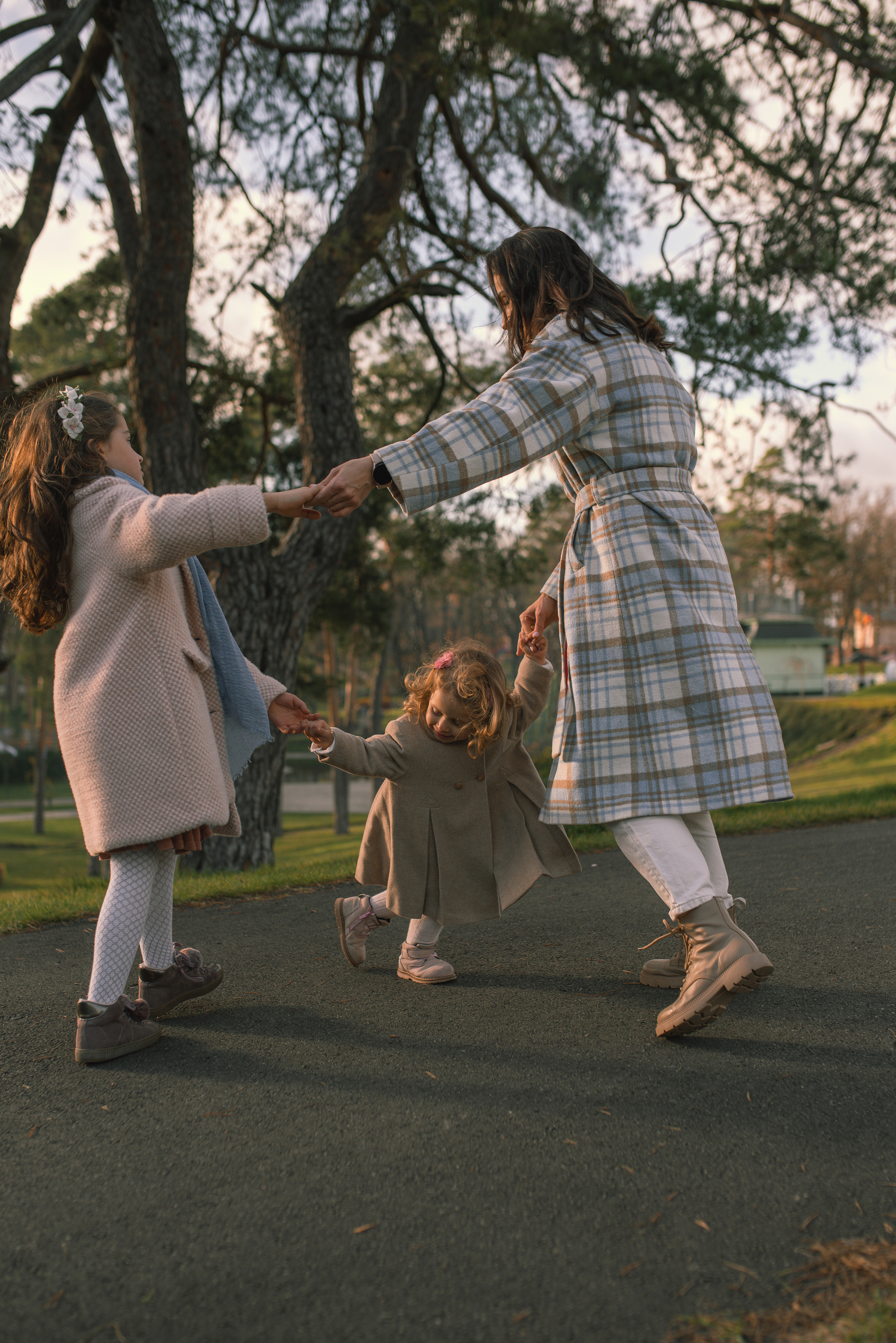 Autumn vibe with Anastasia, Andriy, Varvara & Yesenia. Татьяна Малышева — семейный фотограф и видеограф в Валенсии, Испания