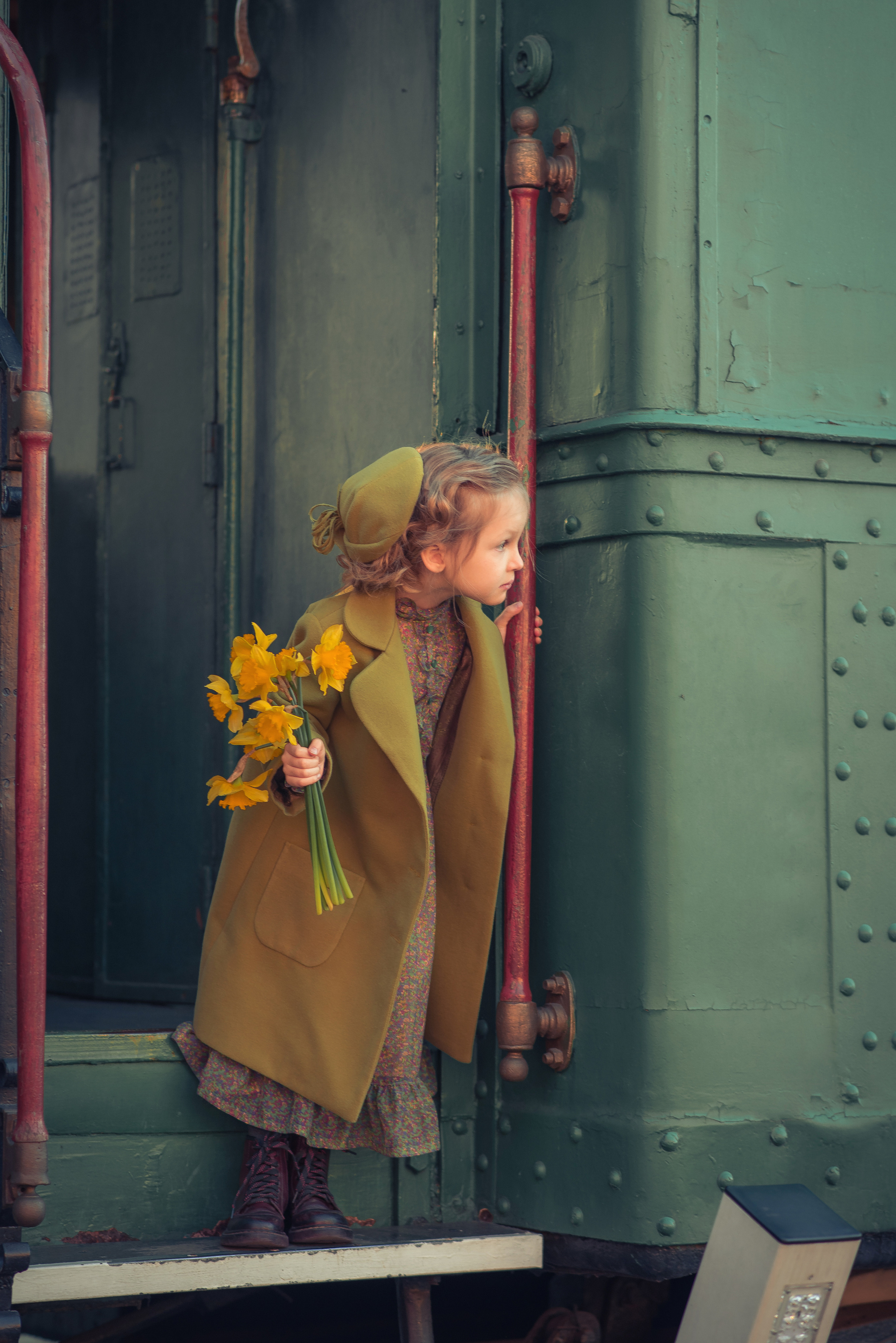 The Train Station Story. Tatiana Malysheva — family photographer and videographer in Valencia, Spain