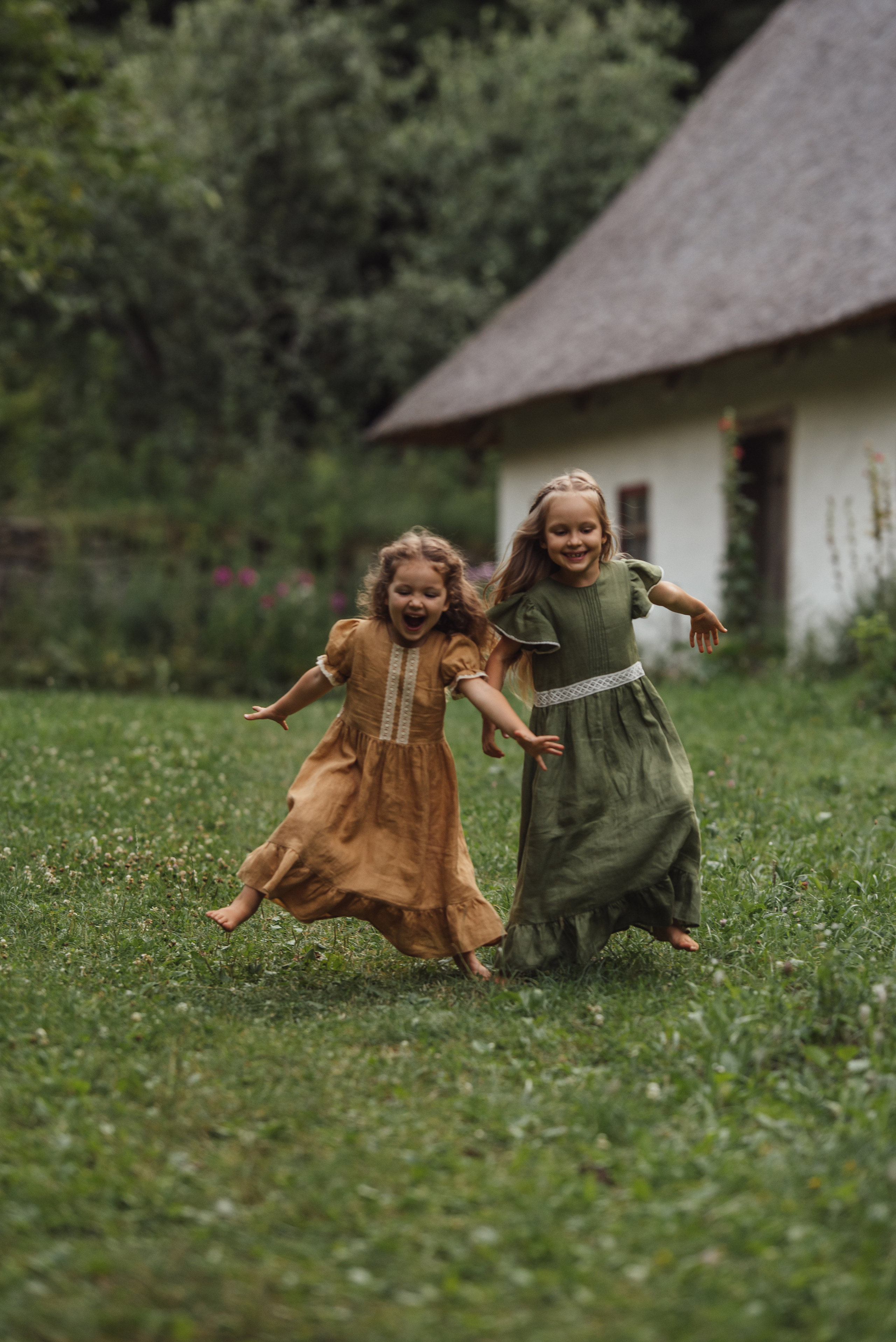 Tea Time in the Garden. Tatiana Malysheva — family photographer and videographer in Valencia, Spain