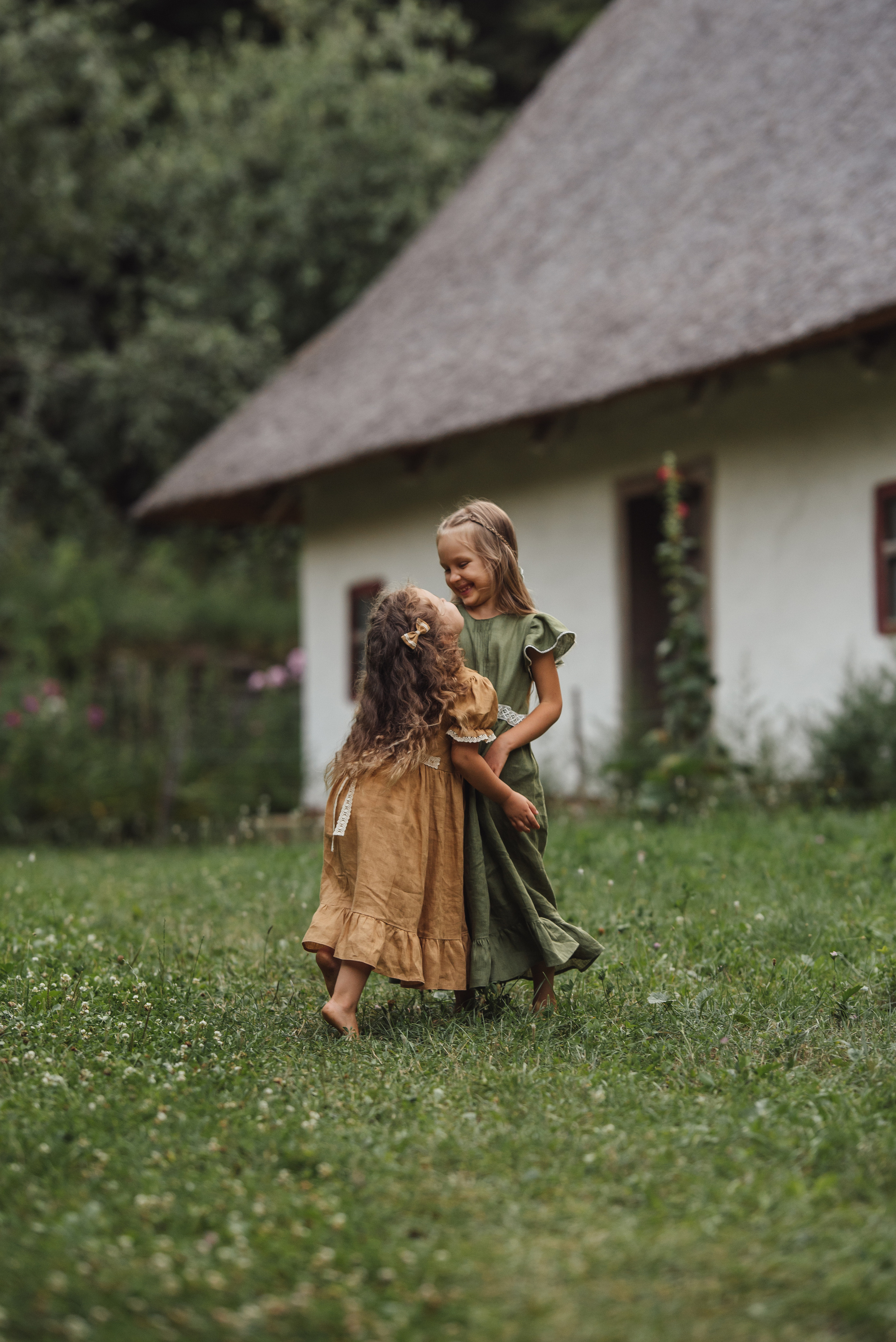 Tea Time in the Garden. Tatiana Malysheva — family photographer and videographer in Valencia, Spain
