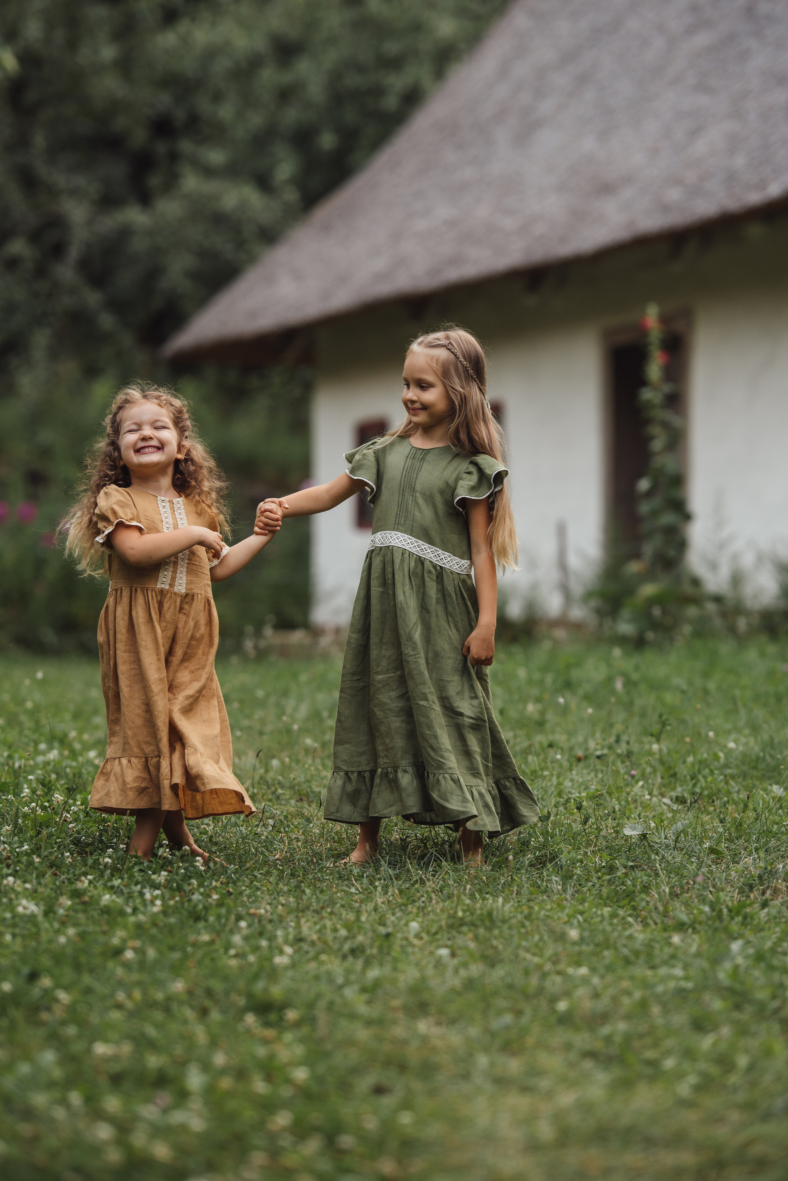 Tea Time in the Garden. Tatiana Malysheva — family photographer and videographer in Valencia, Spain