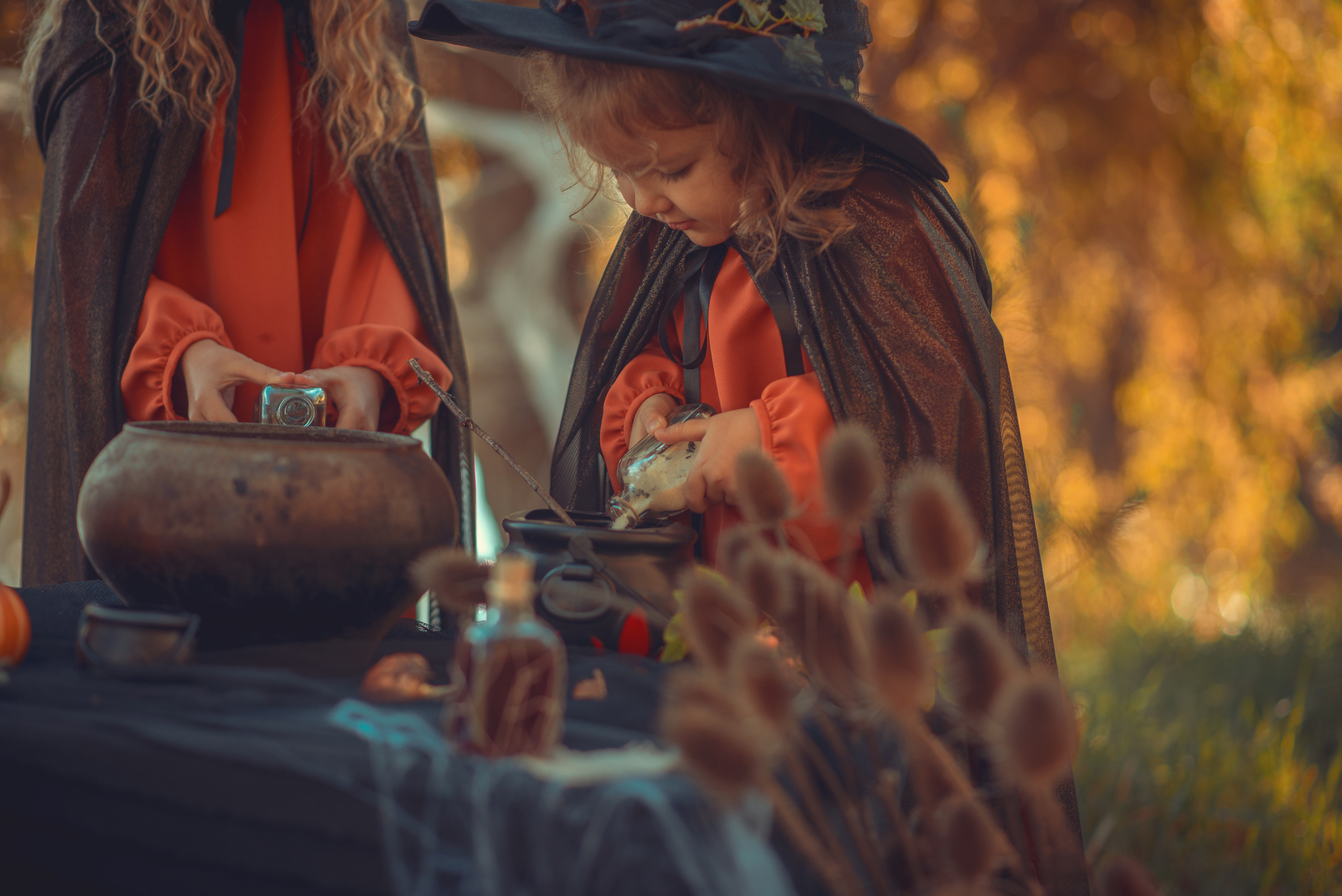 Little Witches. Tatiana Malysheva — family photographer and videographer in Valencia, Spain