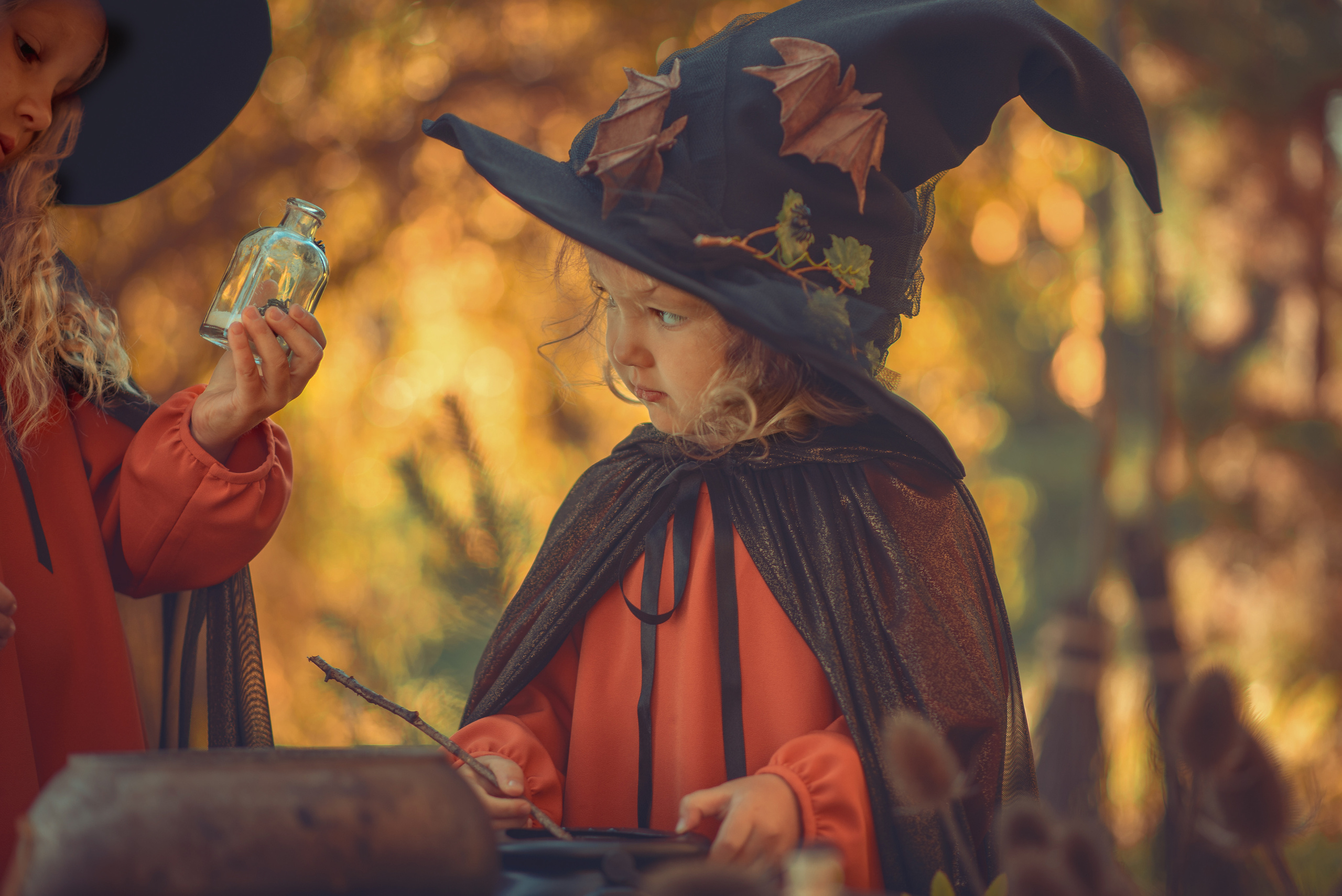 Little Witches. Tatiana Malysheva — family photographer and videographer in Valencia, Spain
