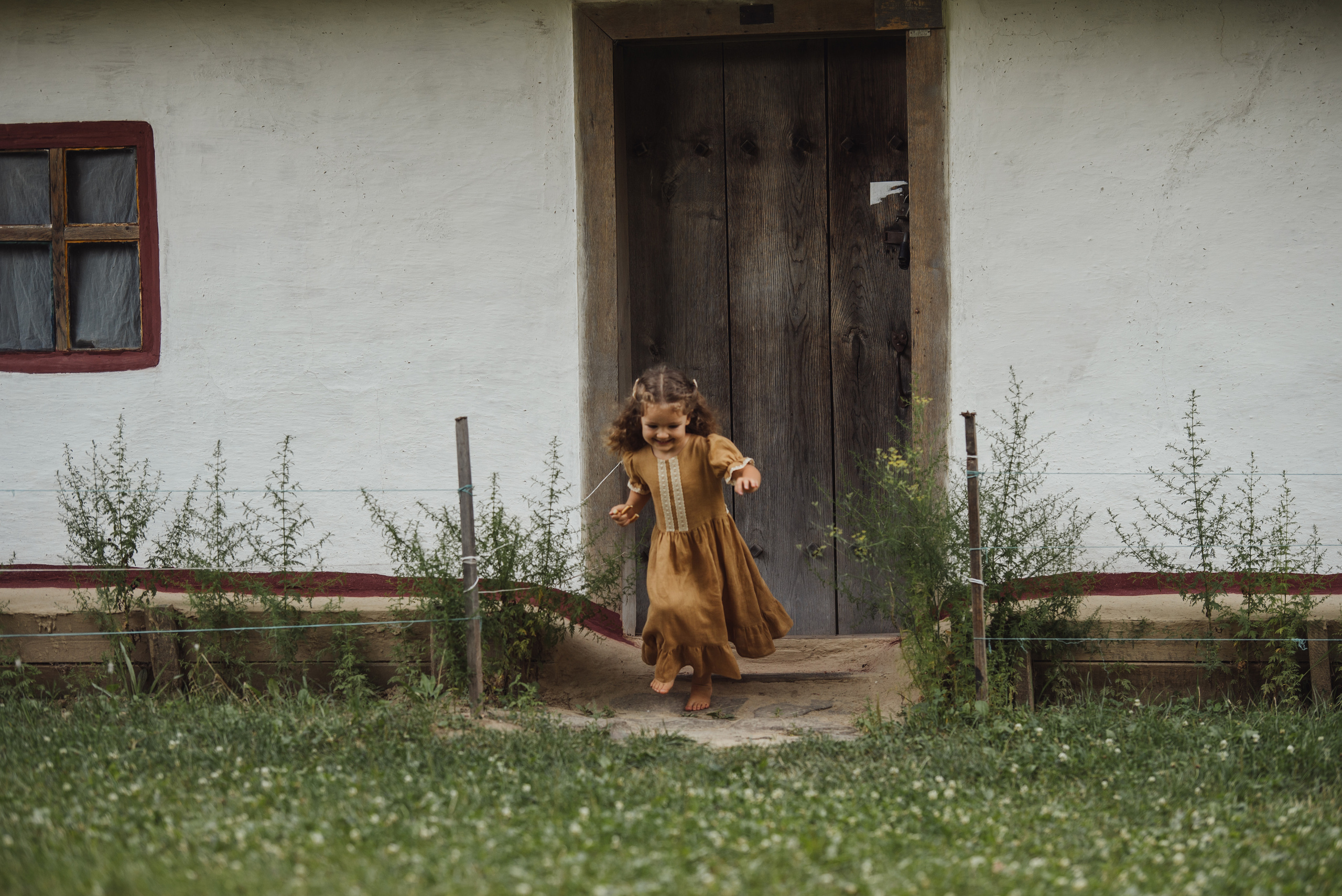 Tea Time in the Garden. Tatiana Malysheva — family photographer and videographer in Valencia, Spain