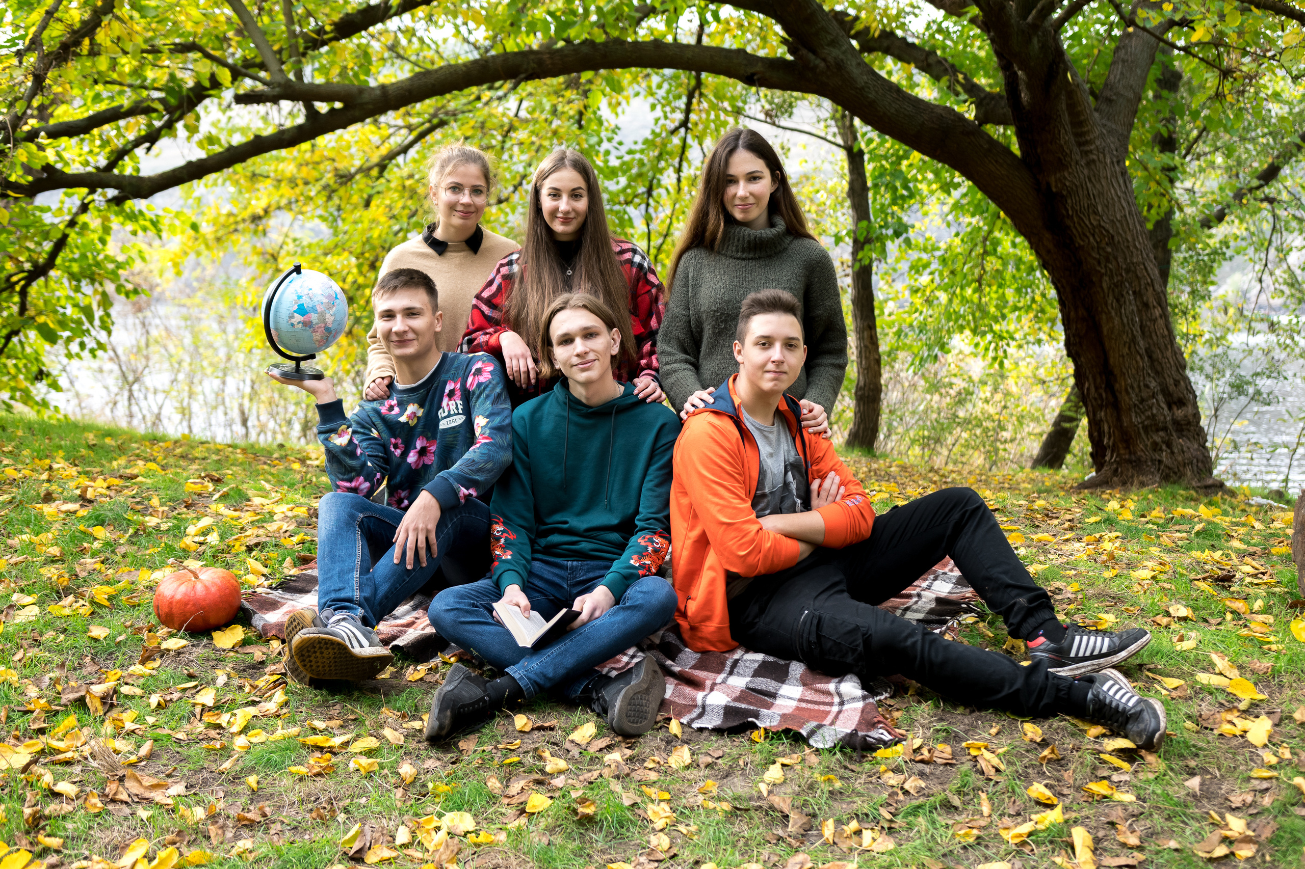 Сичевой коллегиум 11А пикник на Хортице. Випускні альбоми Олега Кононова