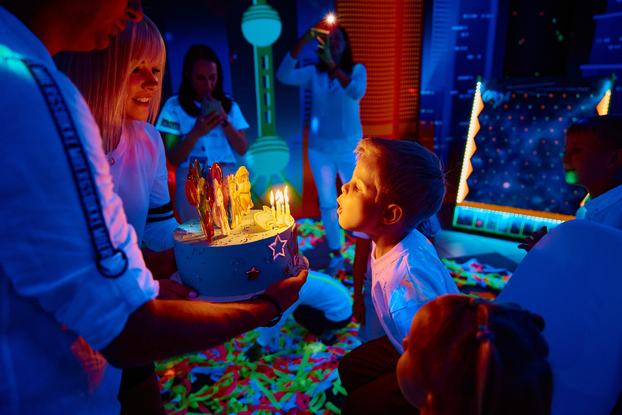 Фотограф на дитячий день народження у Дніпрі - неоновий клуб City Golf